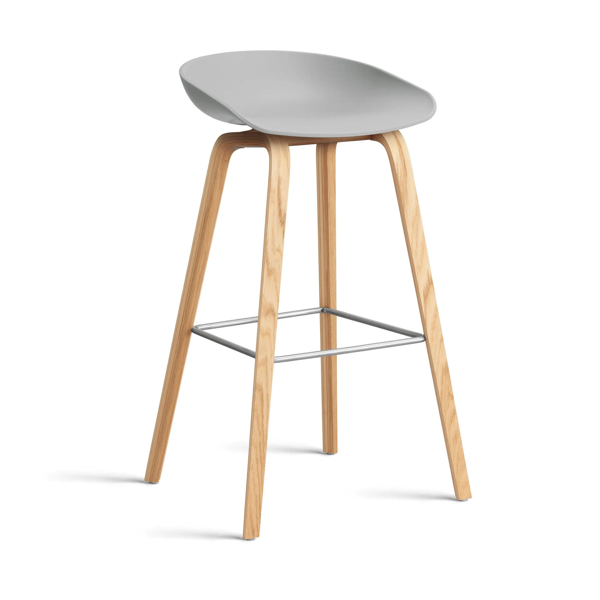 About a Stool 32 High σκαμπό μπαρ με βαμμένη βάση από δρυ 2.0, Concrete grey-ανοξείδωτο ατσάλι στήριγμα HAY