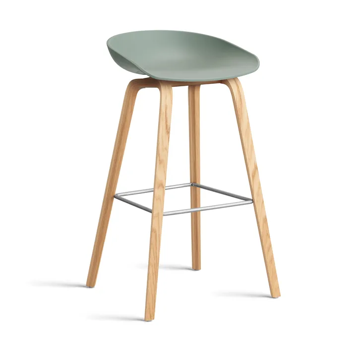 About a Stool 32 High σκαμπό μπαρ με βαμμένη βάση από δρυ 2.0 - Fall green-ανοξείδωτο ατσάλι στήριγμα - HAY