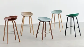 About a Stool 32 Low σκαμπό μπαρ βαμμένη βάση δρυς 2.0 - Melange cream-ανοξείδωτο στήριγμα χάλυβα - HAY
