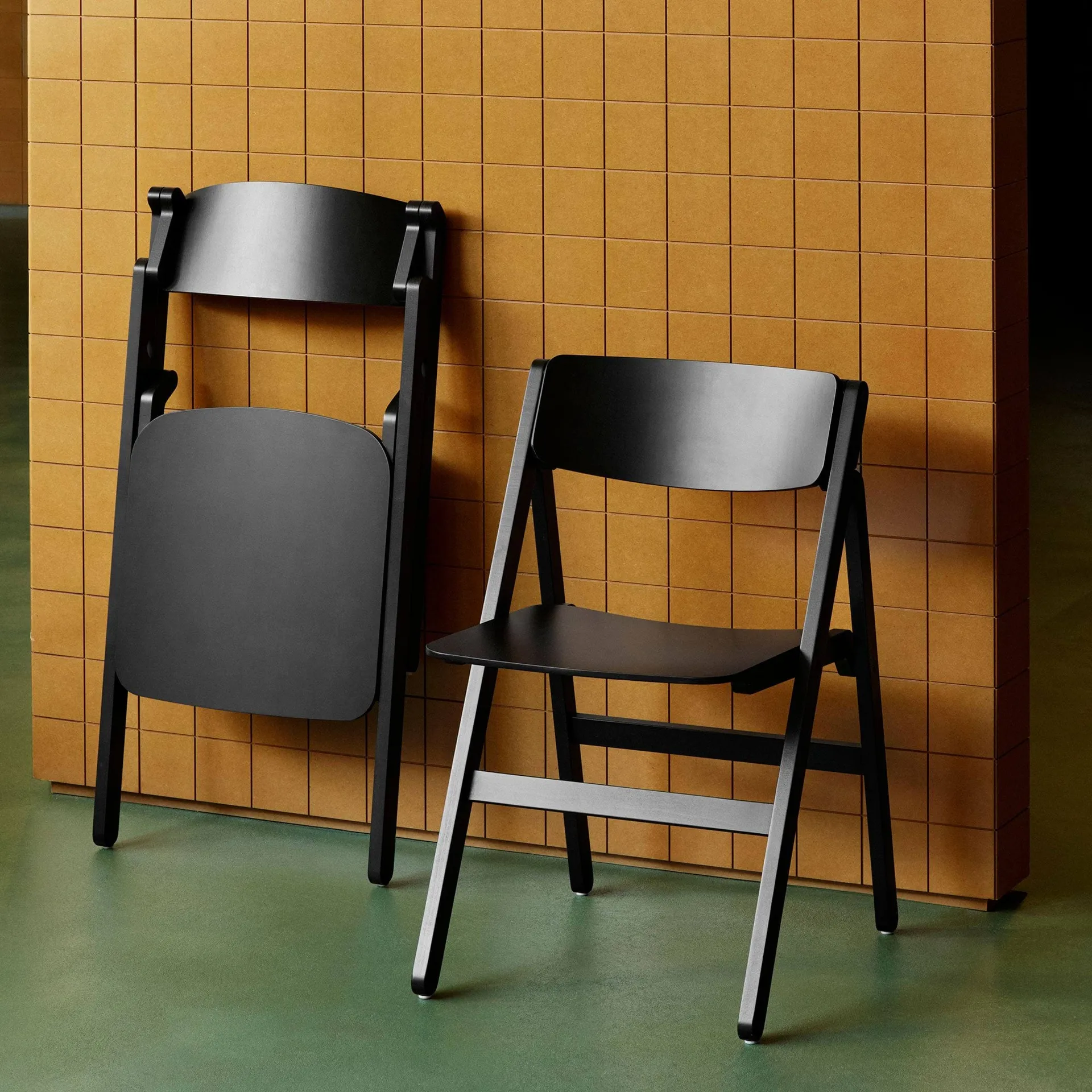 Backflip Chair καρέκλα, Anthracite βαμμένη οξιά HAY