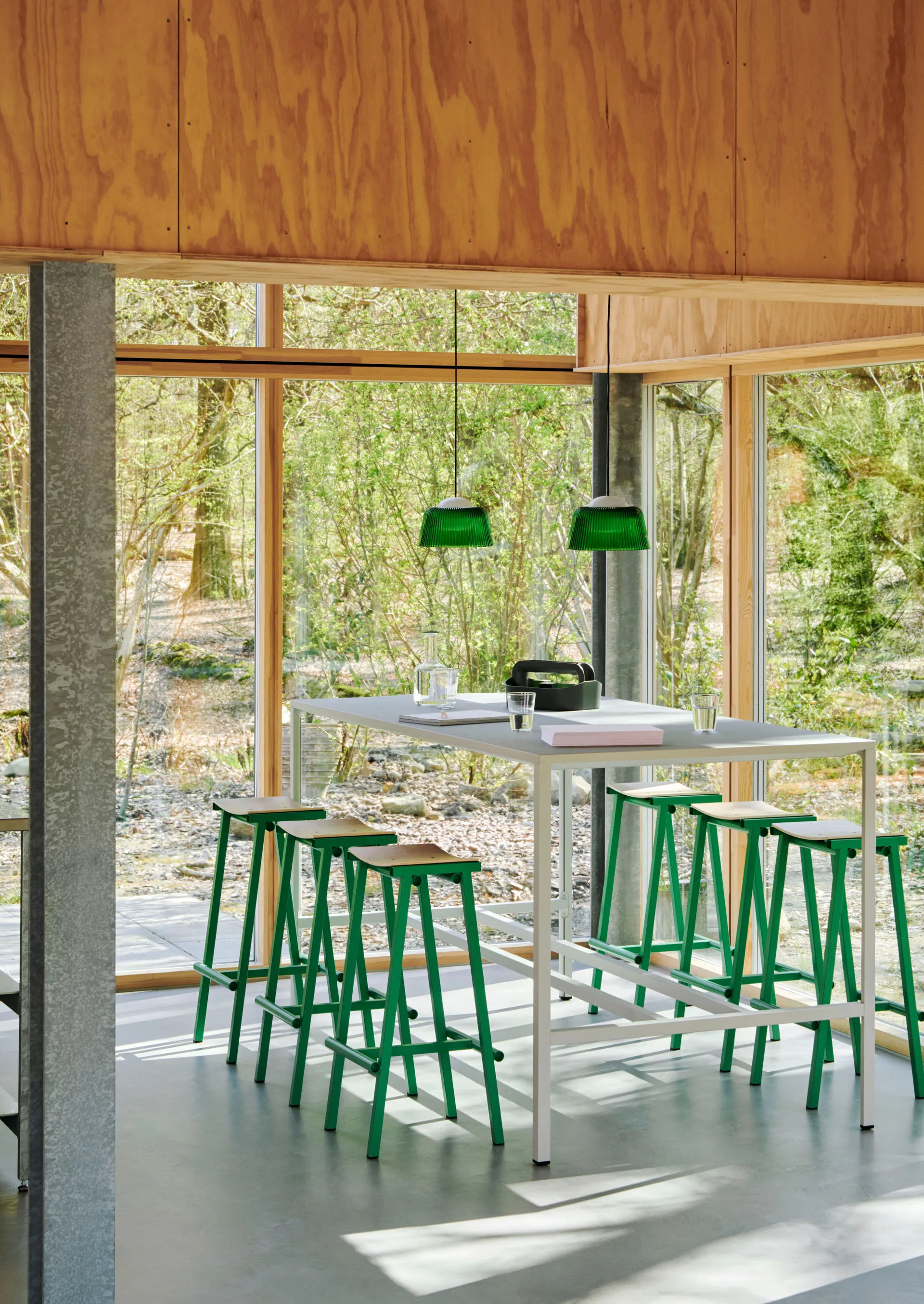 Brim Bottle κρεμαστό φωτιστικό Ø24,5 cm, Green glass HAY