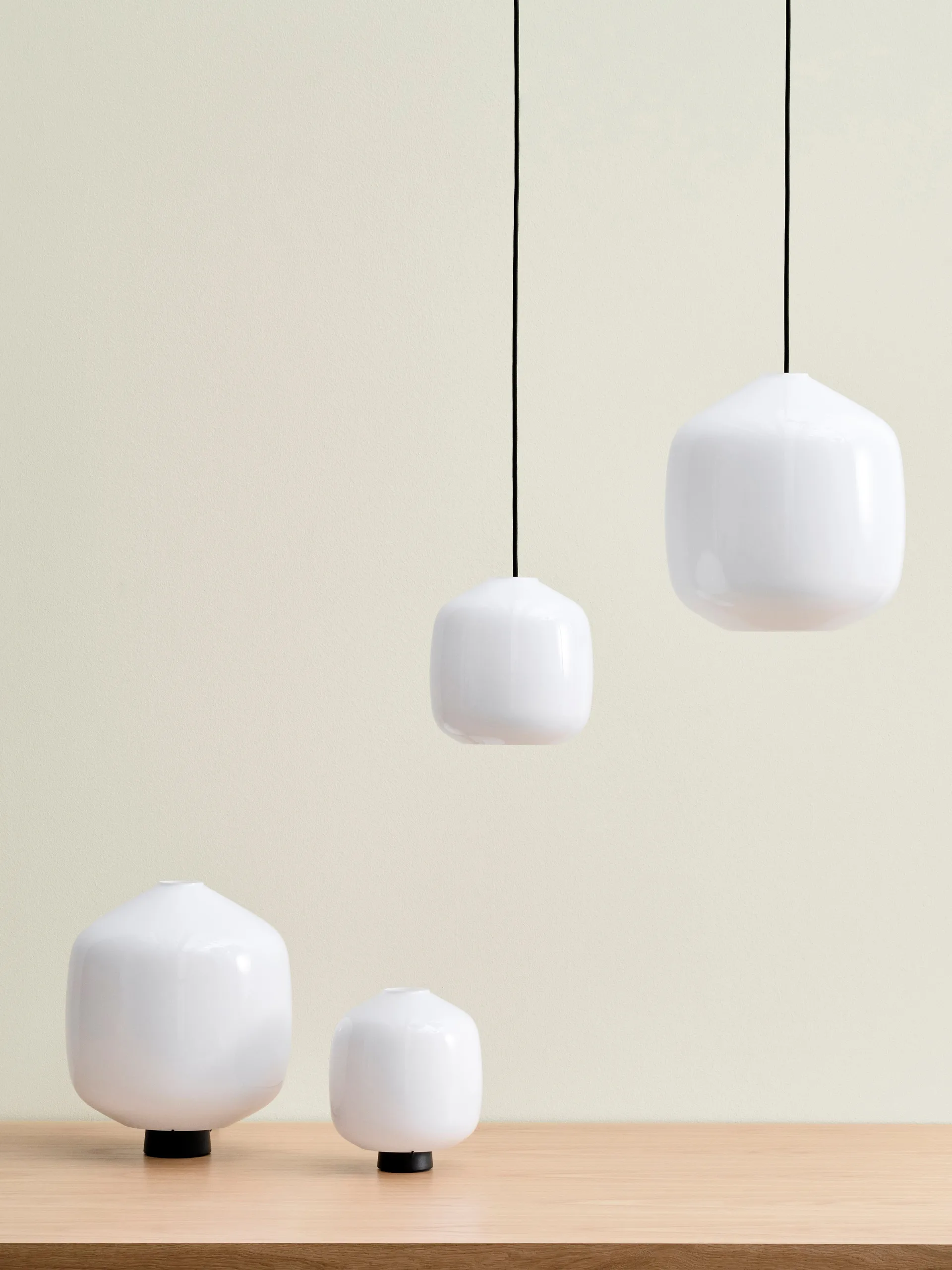 Buoy κρεμαστό φωτιστικό Ø30 cm, Opal glass-soft black HAY