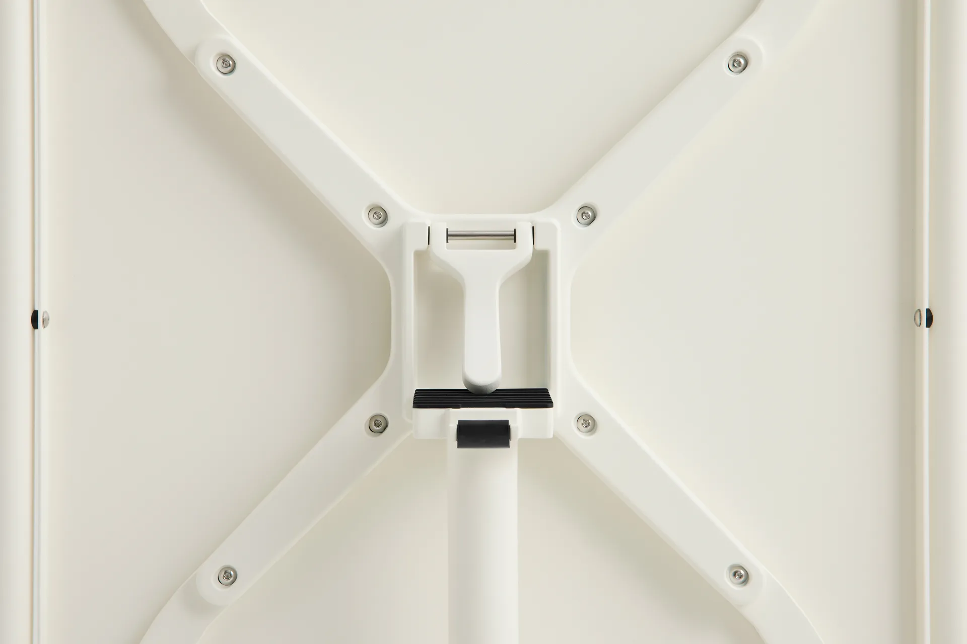 Deville τραπέζι, Cream white, Ø80x74 cm HAY