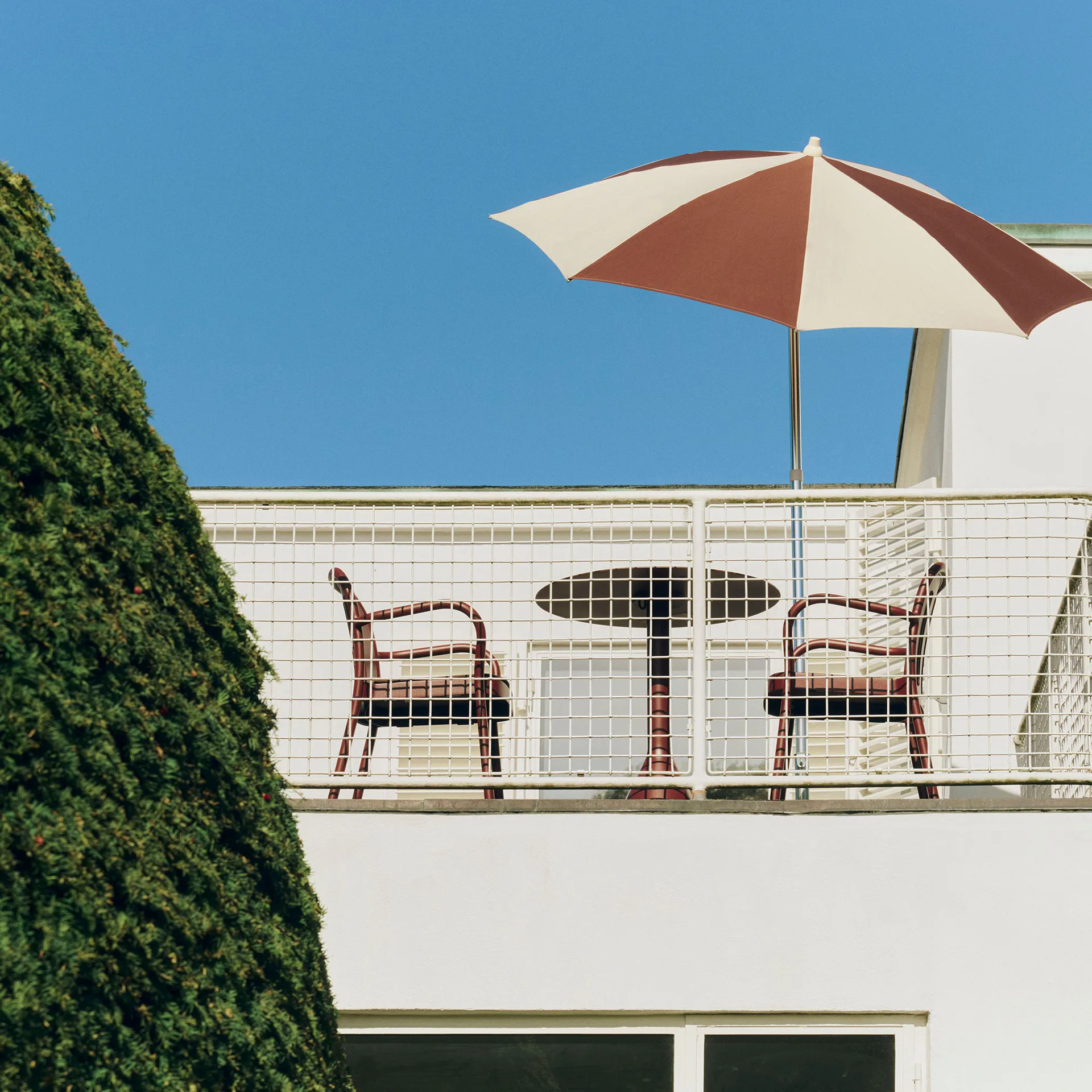 Deville πολυθρόνα με μπράτσα, Iron red HAY