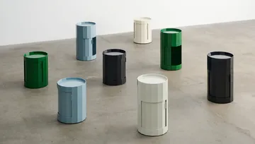 Facet Cabinet high βοηθητικό τραπέζι με πόδια-ροδάκια 66 εκ. - Eggshell - HAY