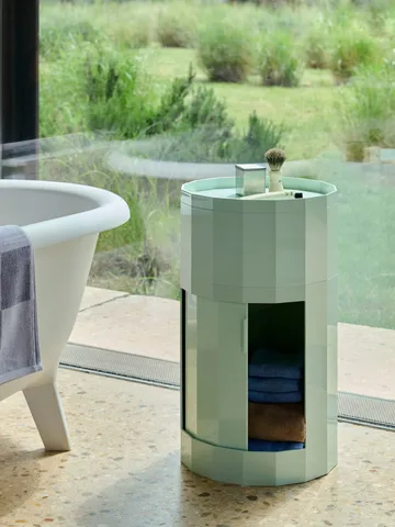 Facet Cabinet high βοηθητικό τραπέζι με πόδια-ροδάκια 66 εκ. - Soft mint - HAY