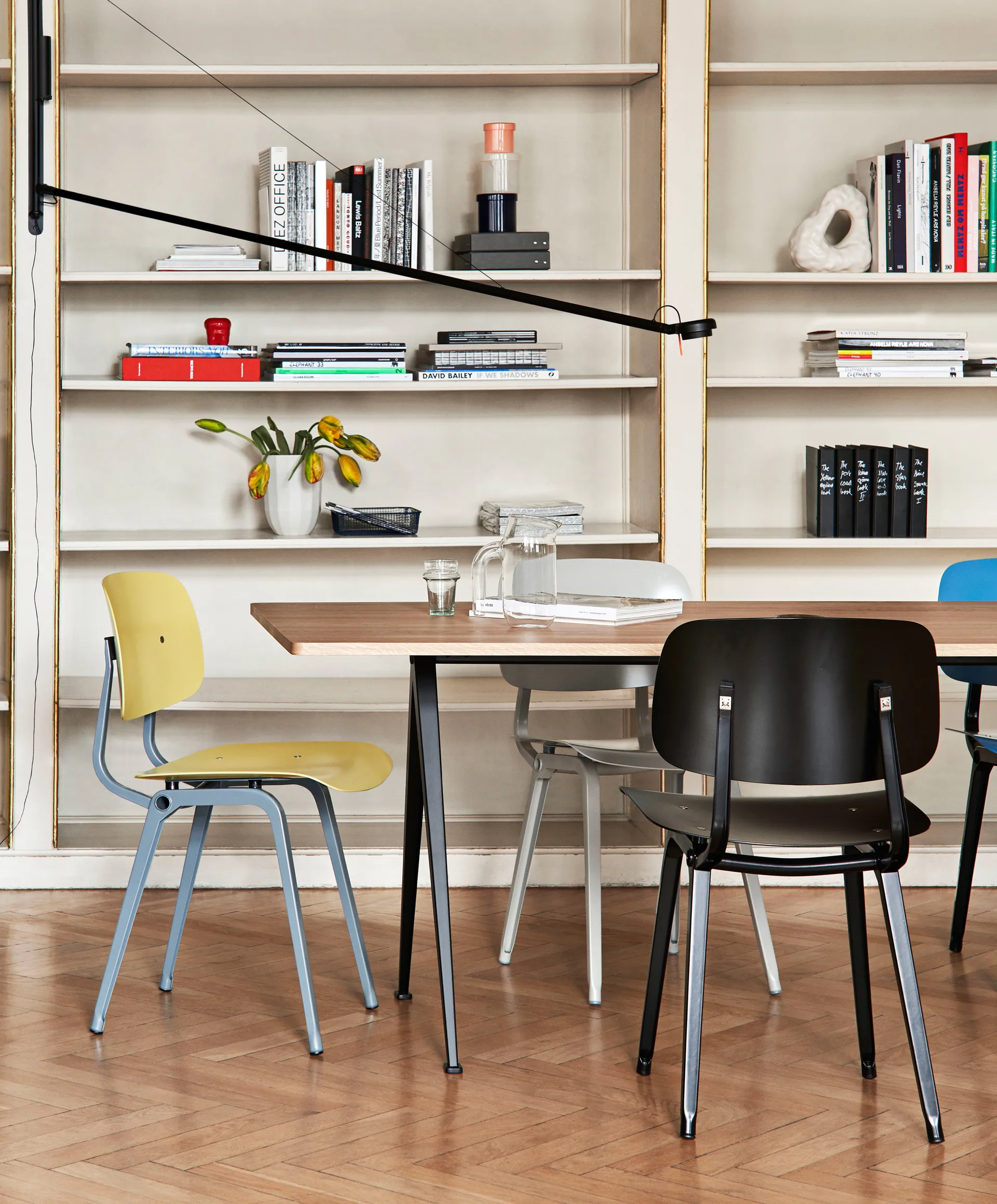 Fifty-Fifty φωτιστικό τοίχου, Απαλό μαύρο HAY