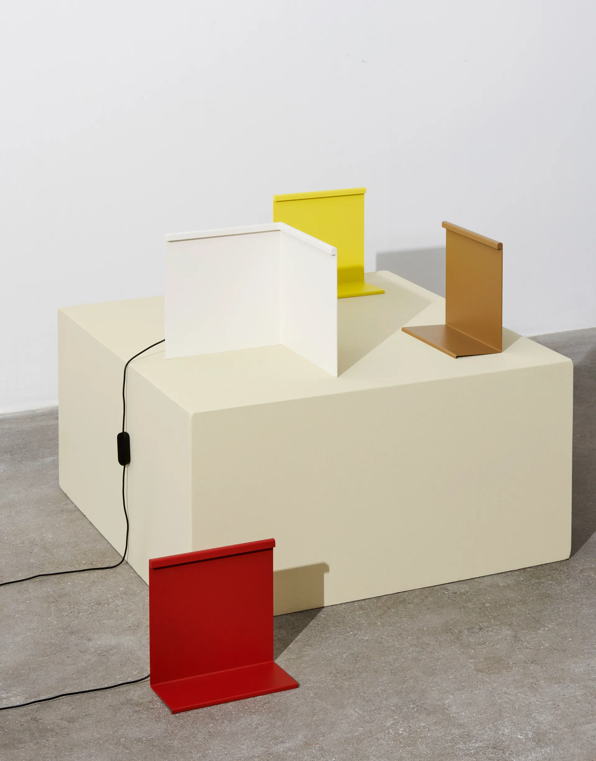 Επιτραπέζιο φωτιστικό, LBM Corner, Κρεμ HAY