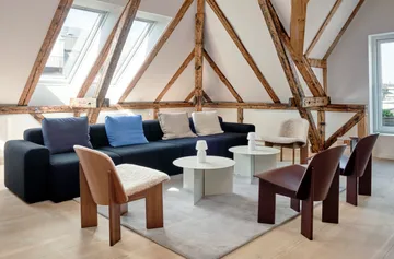 Πολυθρόνα lounge Chisel - Σκούρο μπορντό λακαριστή οξιά - HAY