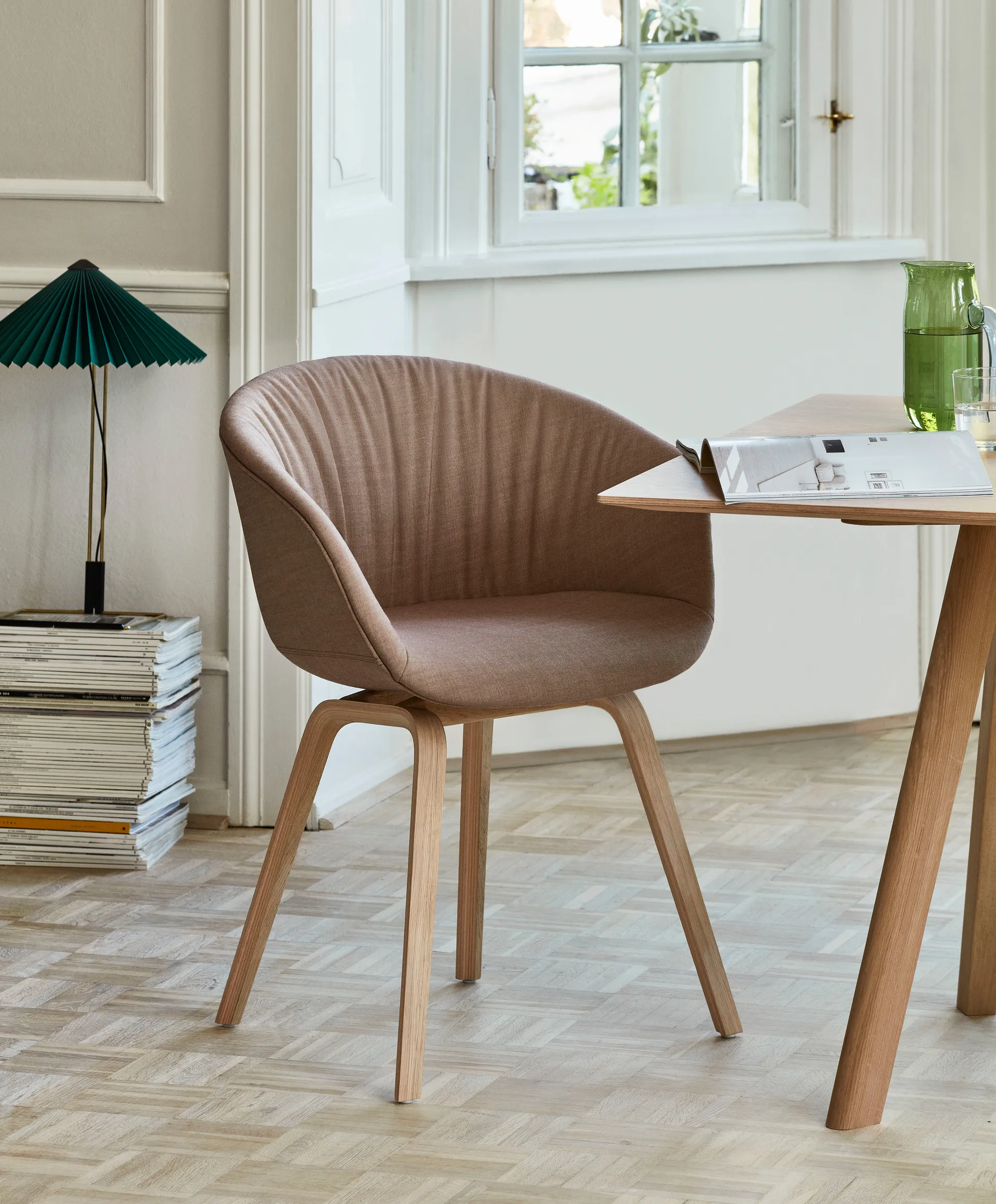 Matin επιτραπέζιο φωτιστικό Ø 38 cm, Πράσινο καπέλο HAY