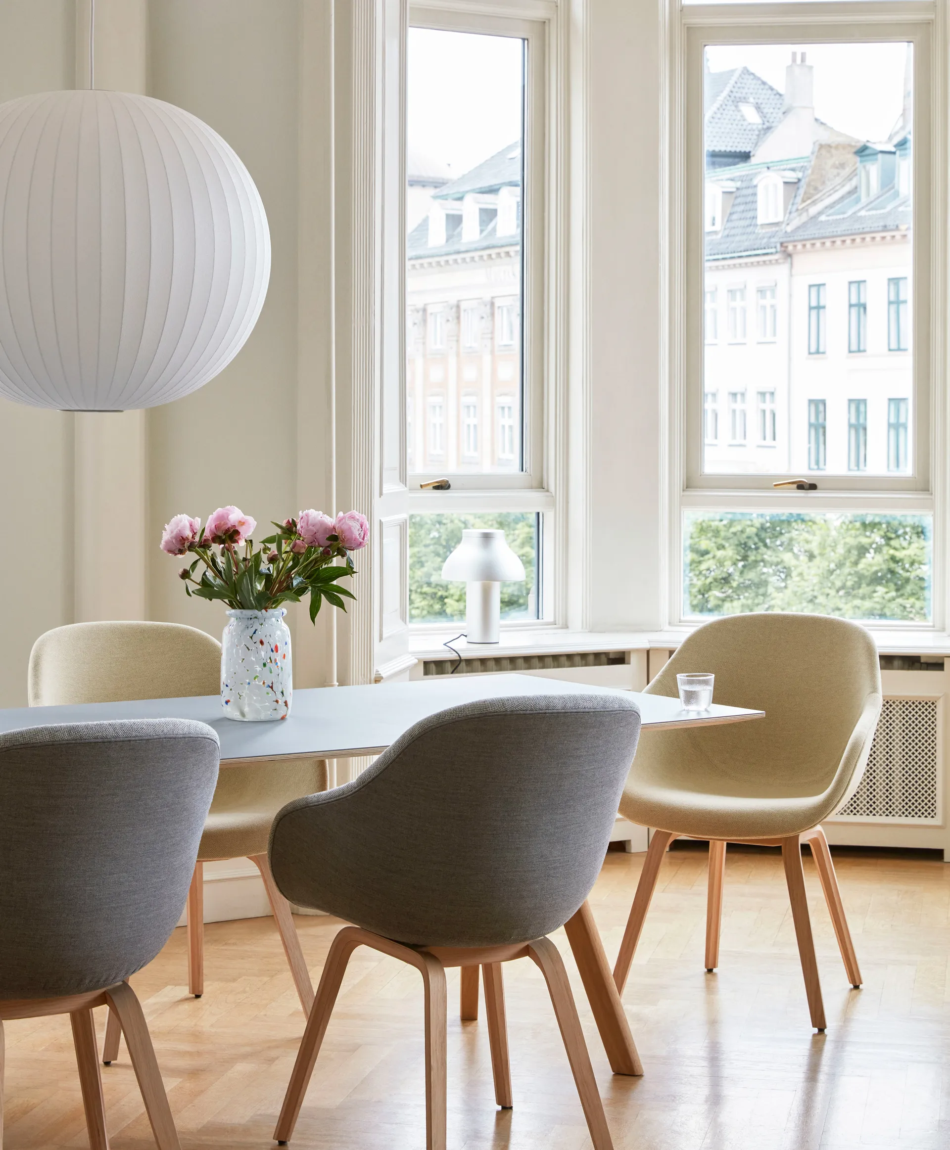 Nelson Bubble Ball κρεμαστό φωτιστικό L, Υπόλευκο HAY