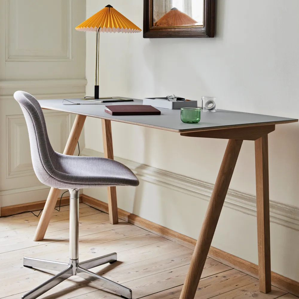 Neu 10 Upholstery καρέκλα γραφείου, Red-περιστρεφόμενη βάση σε soft black HAY