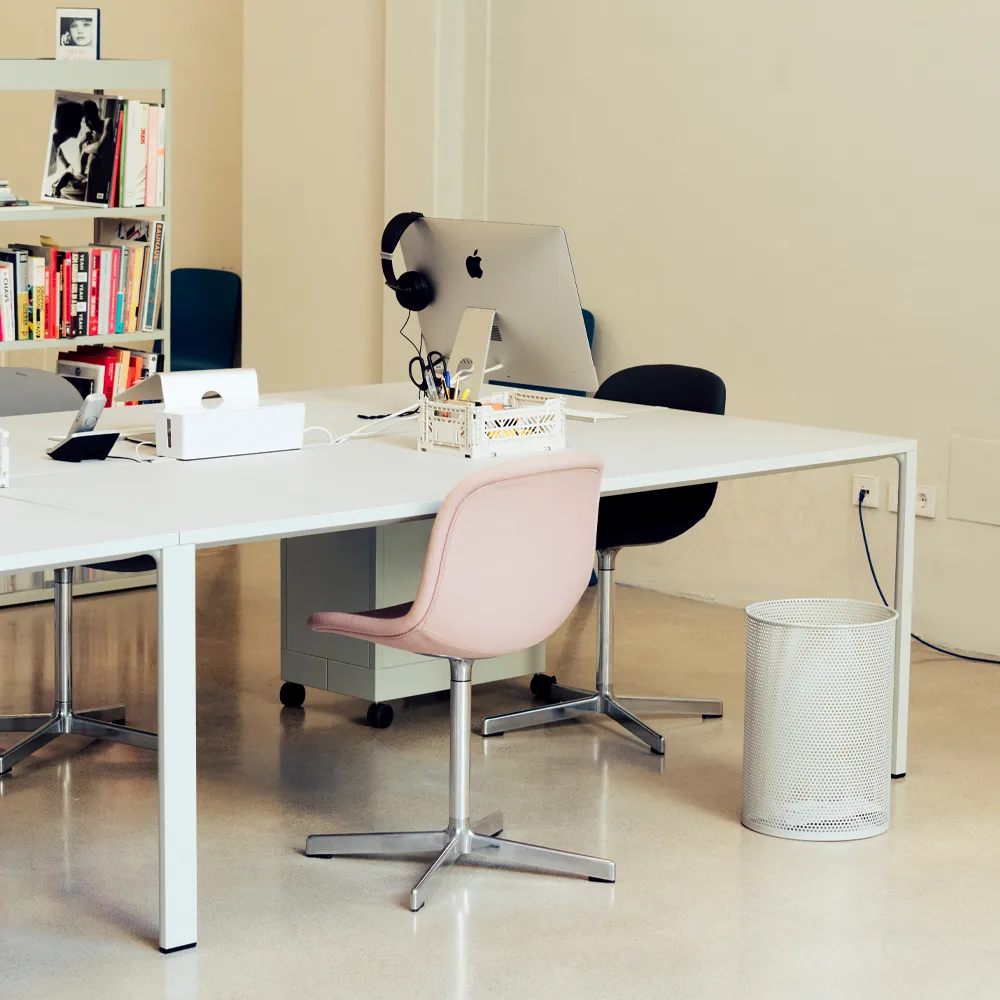 Neu 10 Upholstery καρέκλα γραφείου, Red-περιστρεφόμενη βάση σε soft black HAY