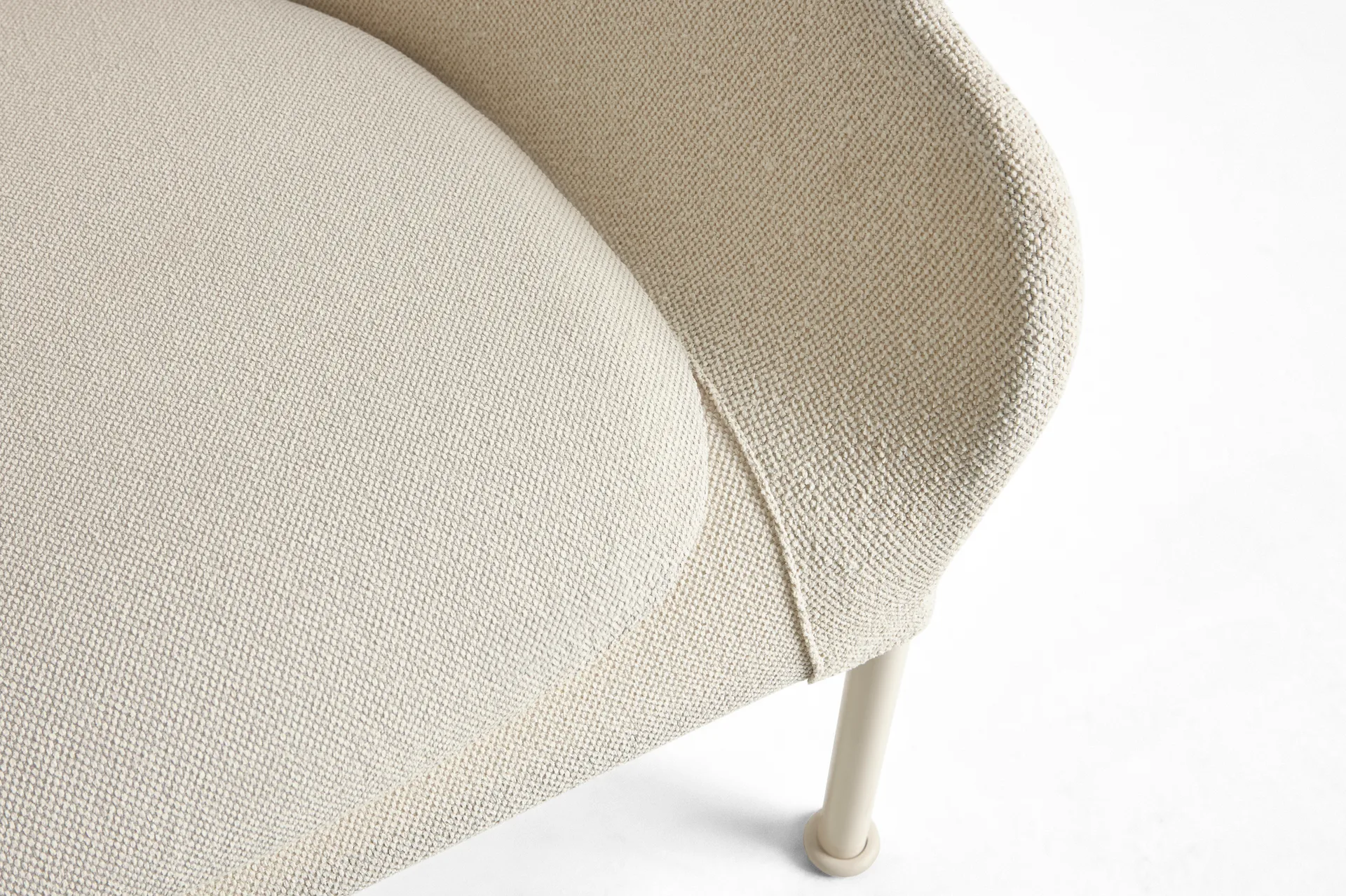 O2 Lounge Chair πολυθρόνα, Soft cream-λακαρισμένο ατσάλι eggshell HAY