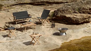 Outdoor Market πτυσσόμενος καναπές - Μαύρο-μπεζ, 2 θέσεων - HAY