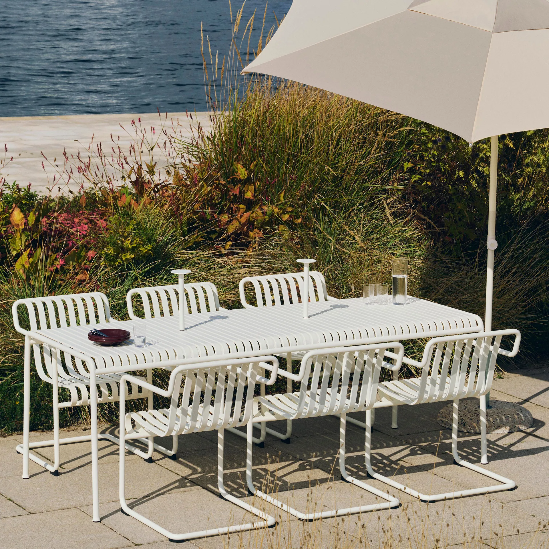 Palissade Cantilever Dining καρεκλά με μπράτσα, Cream white HAY