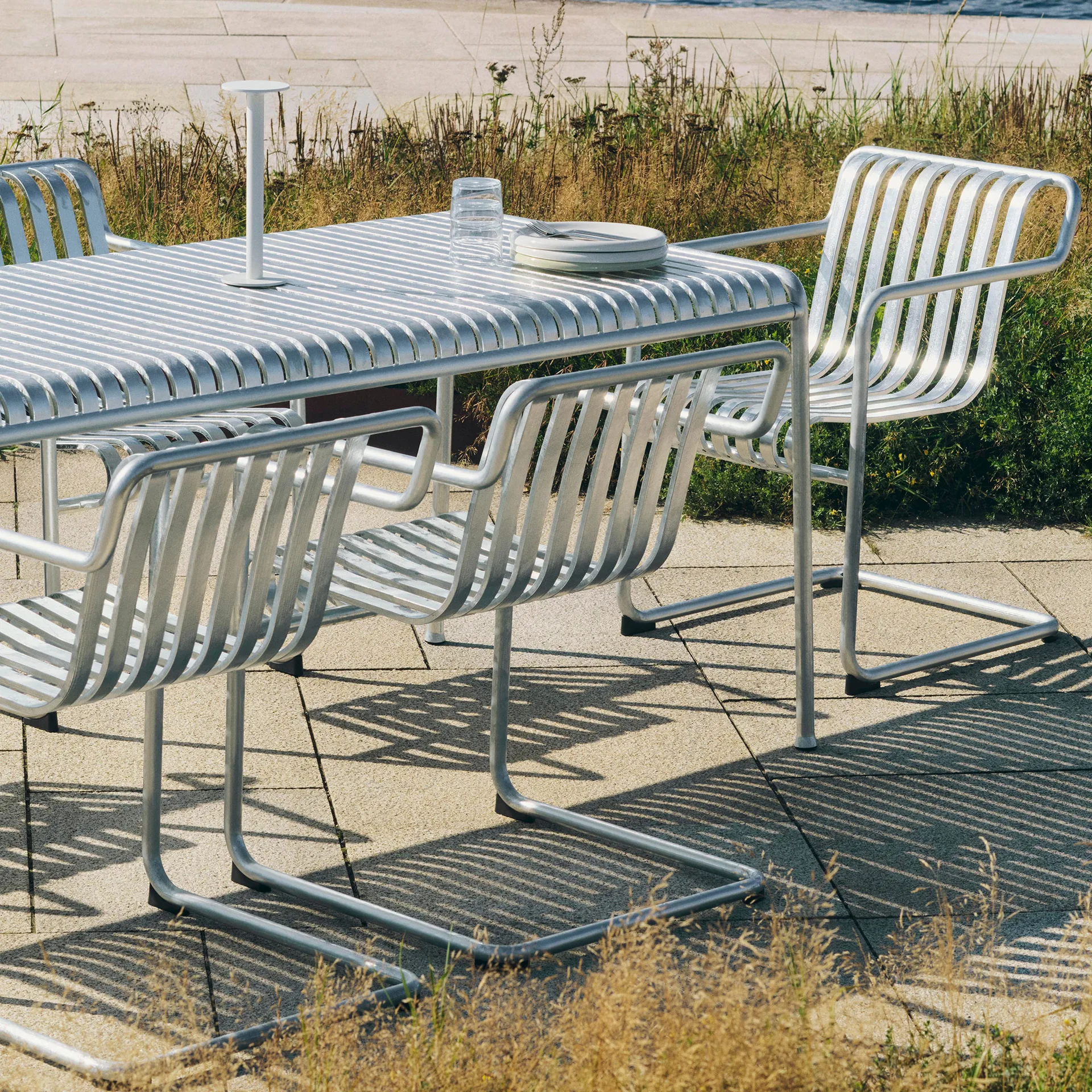 Palissade Cantilever Dining καρεκλά με μπράτσα, Hot galvanised steel HAY
