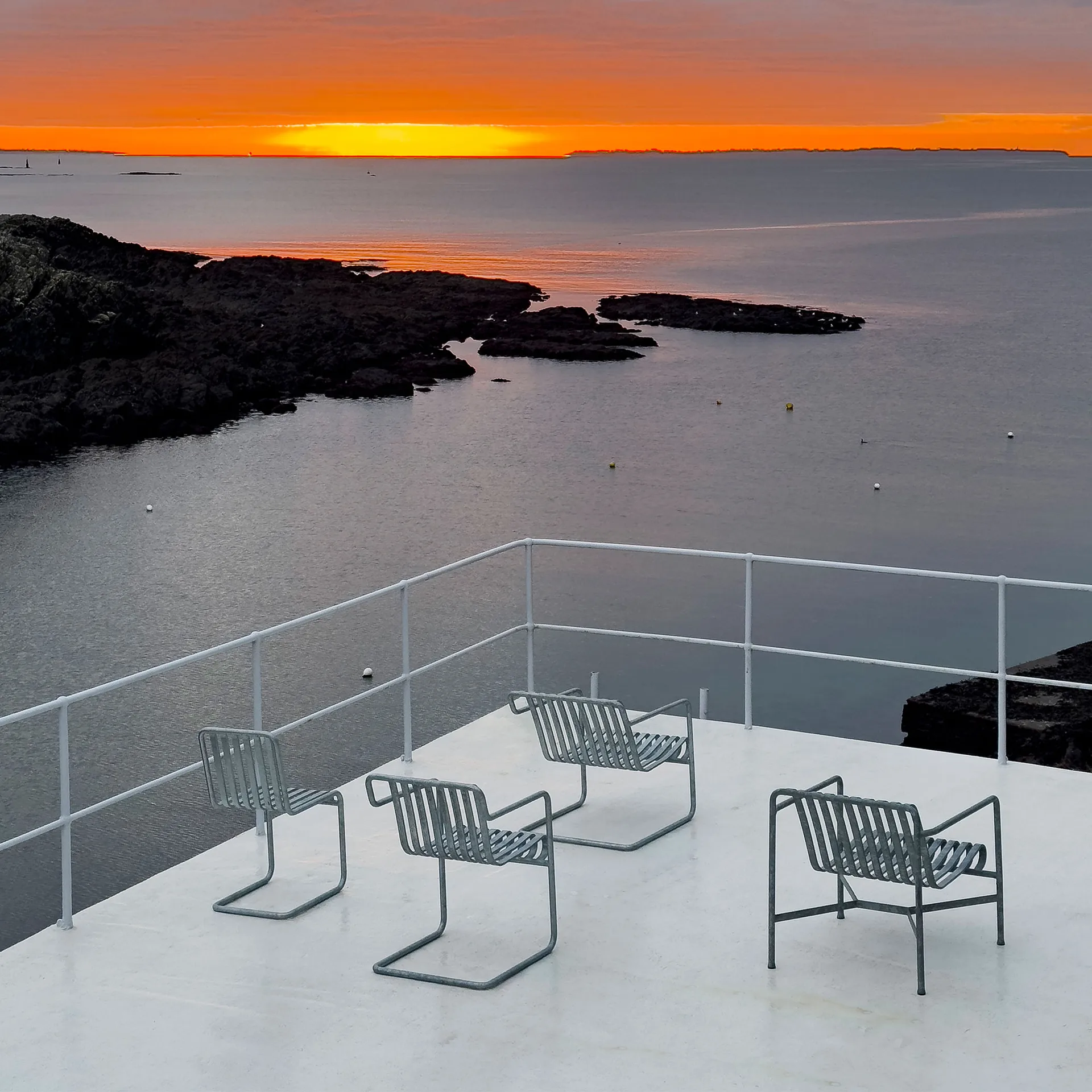 Palissade Cantilever Dining καρεκλά με μπράτσα, Hot galvanised steel HAY