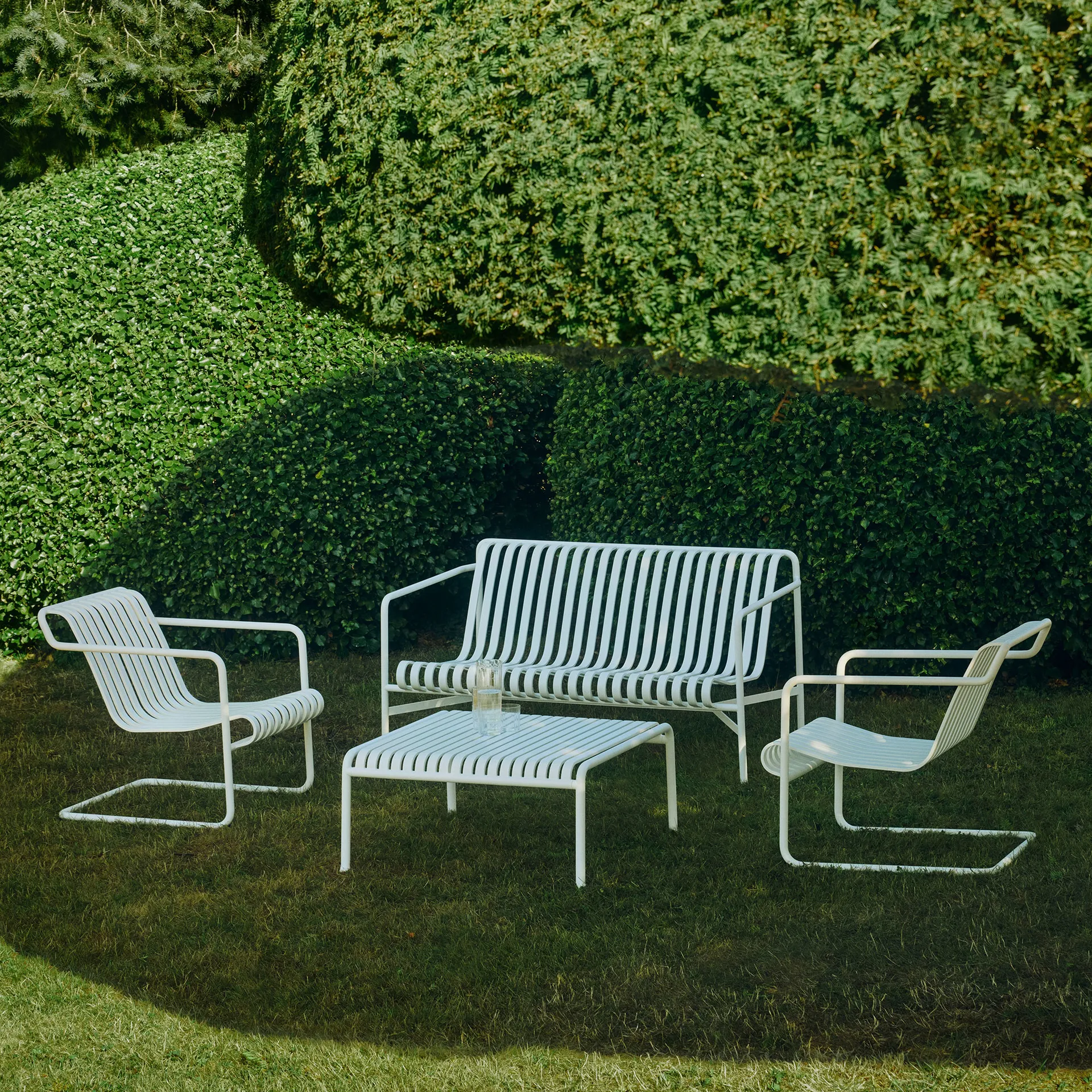 Palissade Cantilever Low πολυθρόνα lounge, Cream white HAY