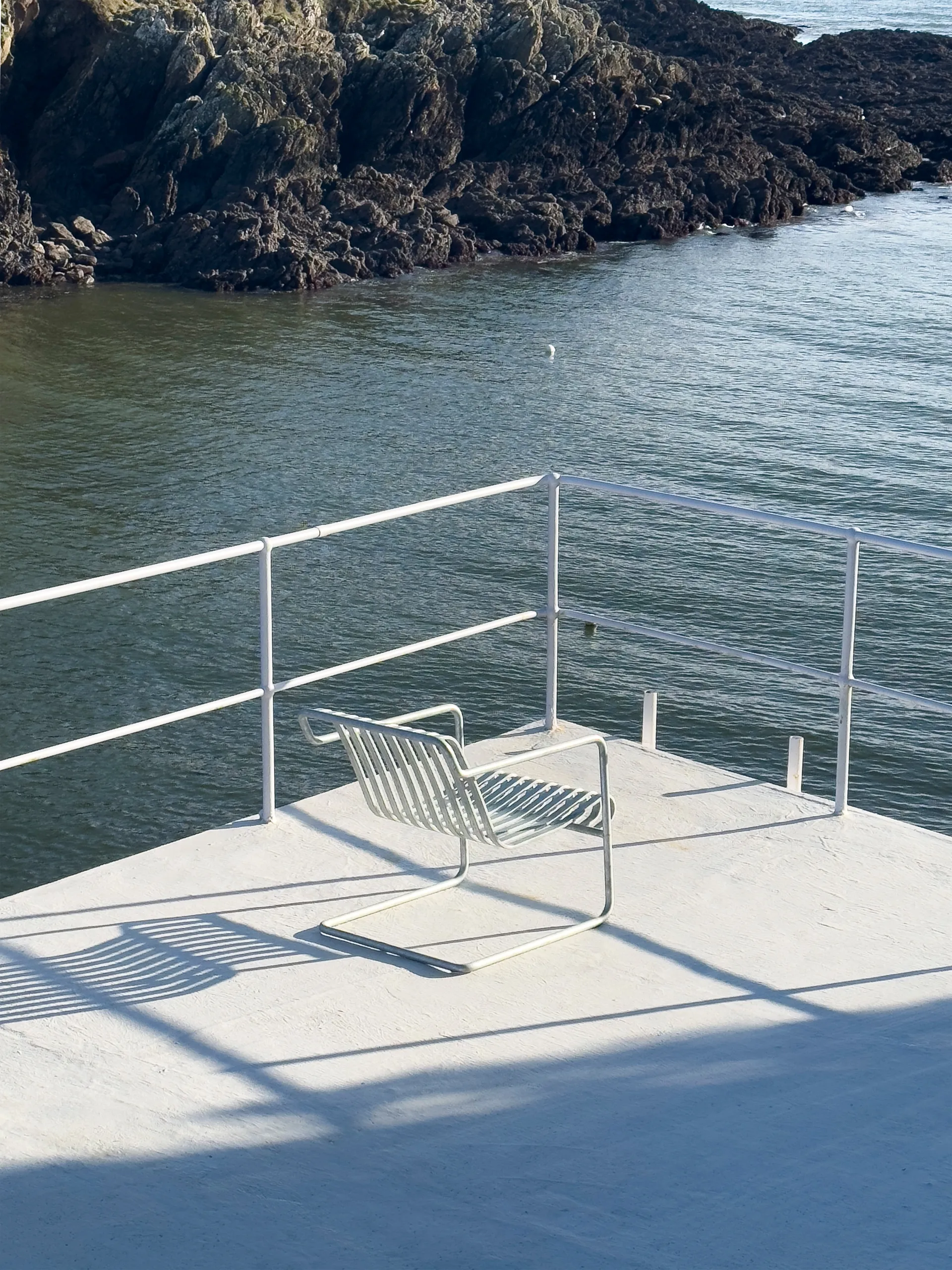 Palissade Cantilever Low πολυθρόνα lounge, Hot galvanised steel HAY