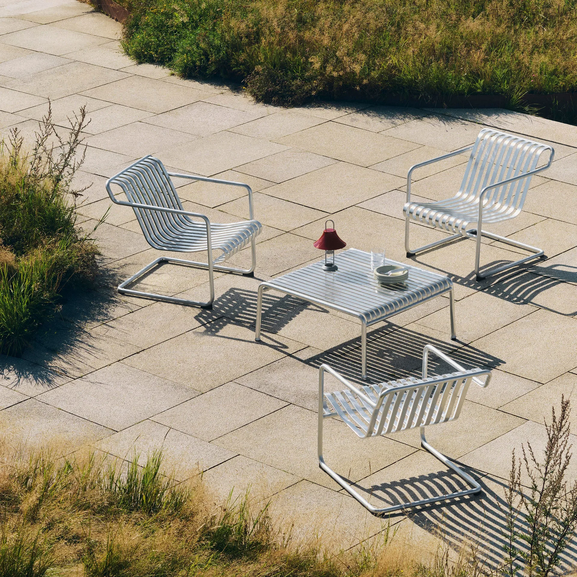 Palissade Cantilever Low πολυθρόνα lounge, Hot galvanised steel HAY