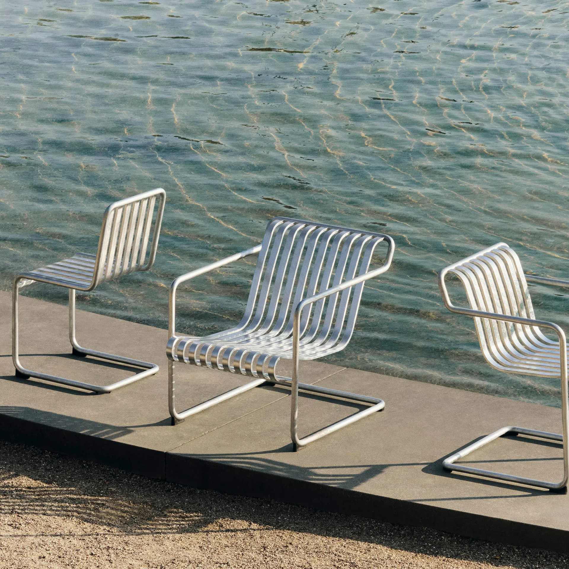 Palissade Cantilever Low πολυθρόνα lounge, Hot galvanised steel HAY