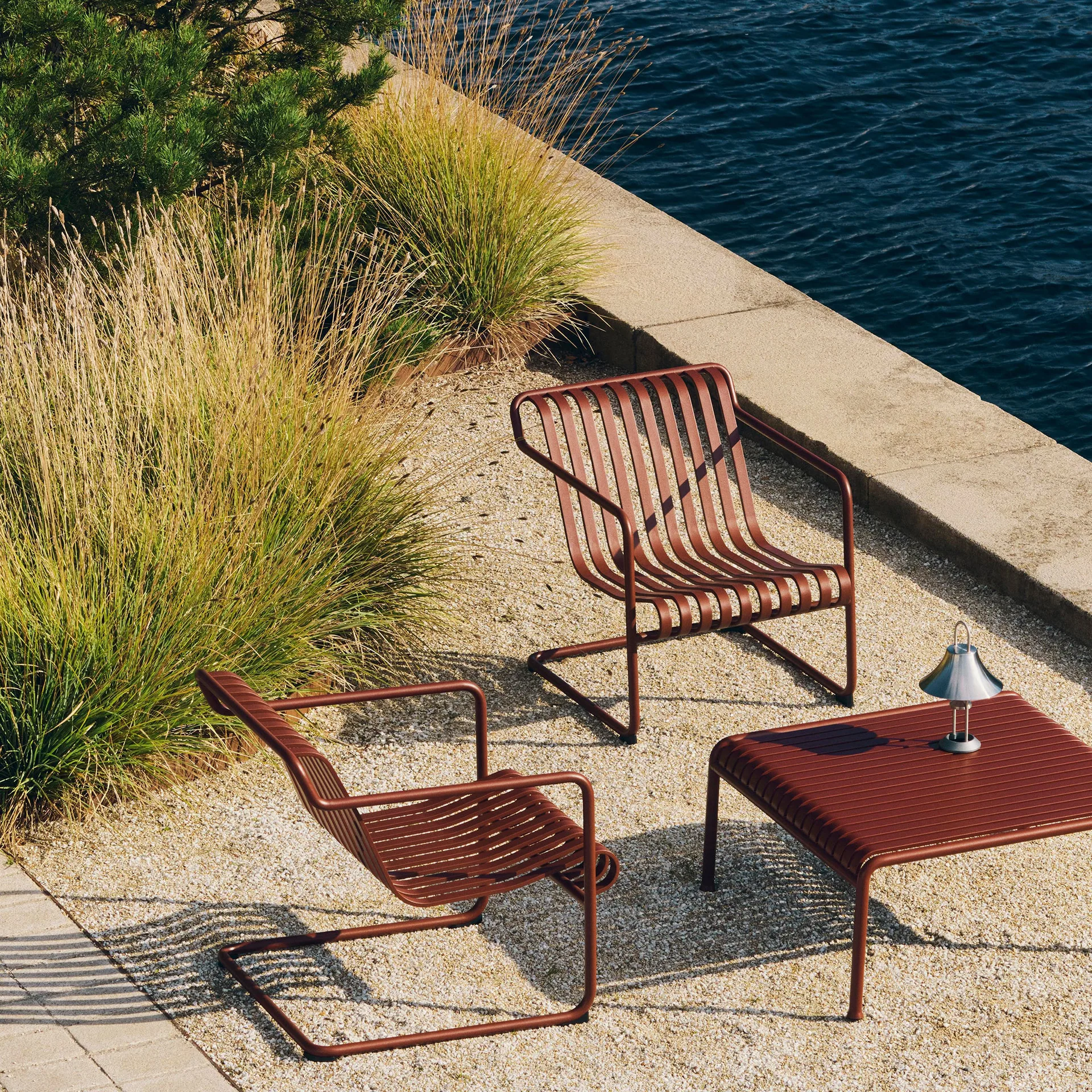 Palissade Cantilever Low πολυθρόνα lounge, Iron red HAY