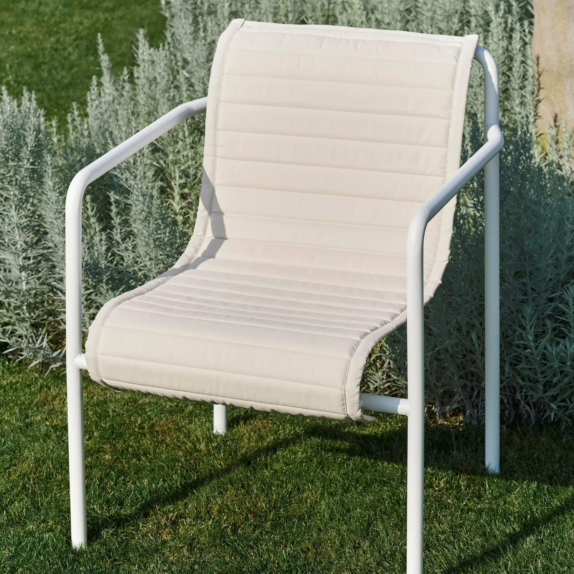 Palissade Dining καρέκλα με μπράτσα, Cream white HAY