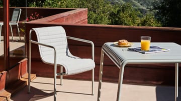 Palissade Dining Quilted μαξιλάρι για καρέκλα με μπράτσα - Sky grey - HAY