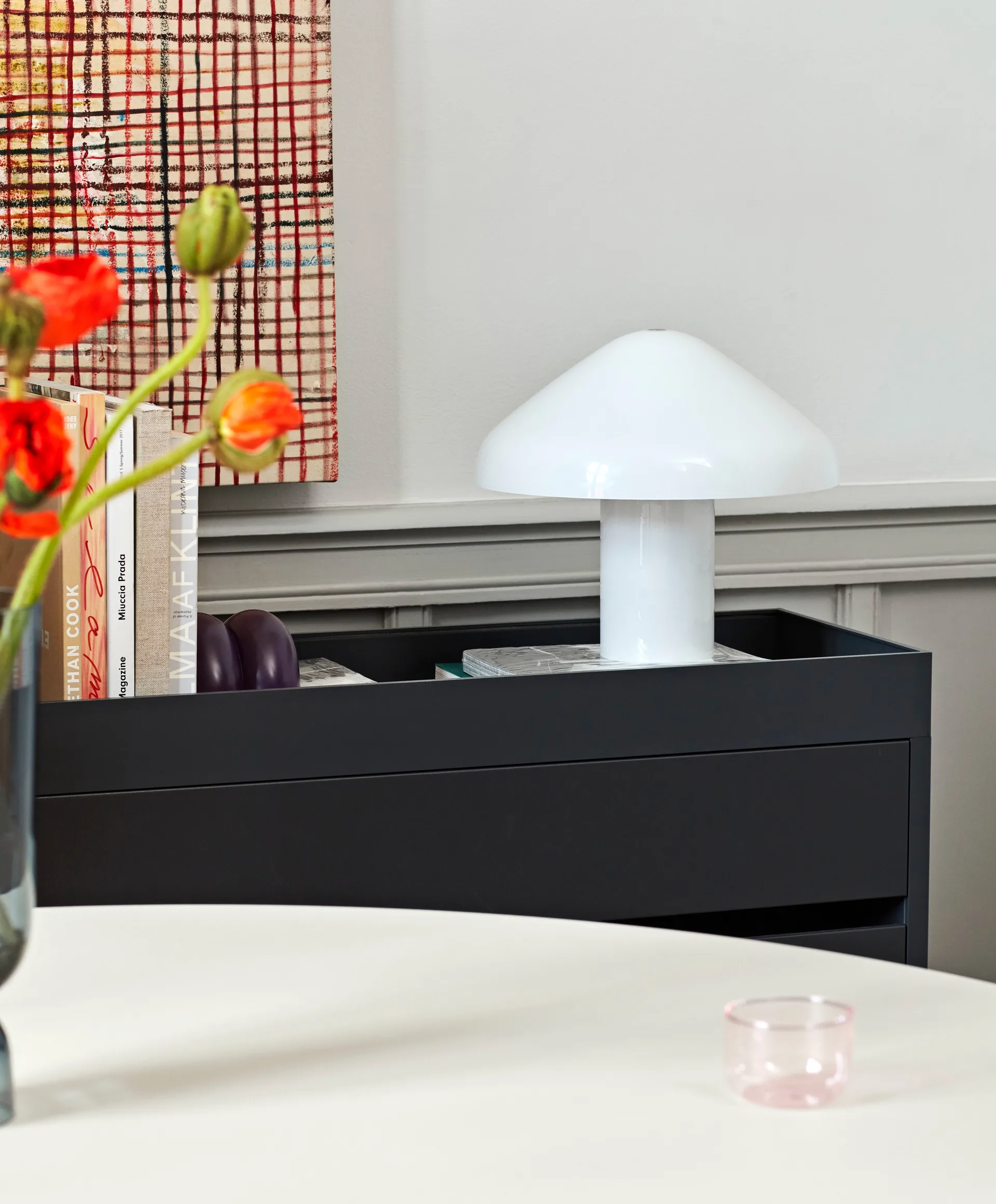 Pao γυάλινο επιτραπέζιο φωτιστικό Ø 35 cm, Λευκό-οπαλίνα HAY