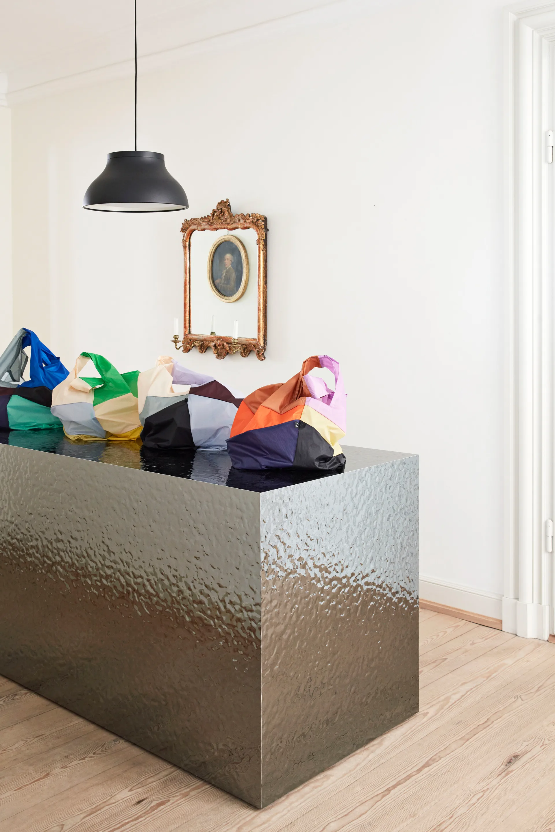 PC κρεμαστό φωτιστικό M Ø40 cm, Απαλό μαύρο HAY