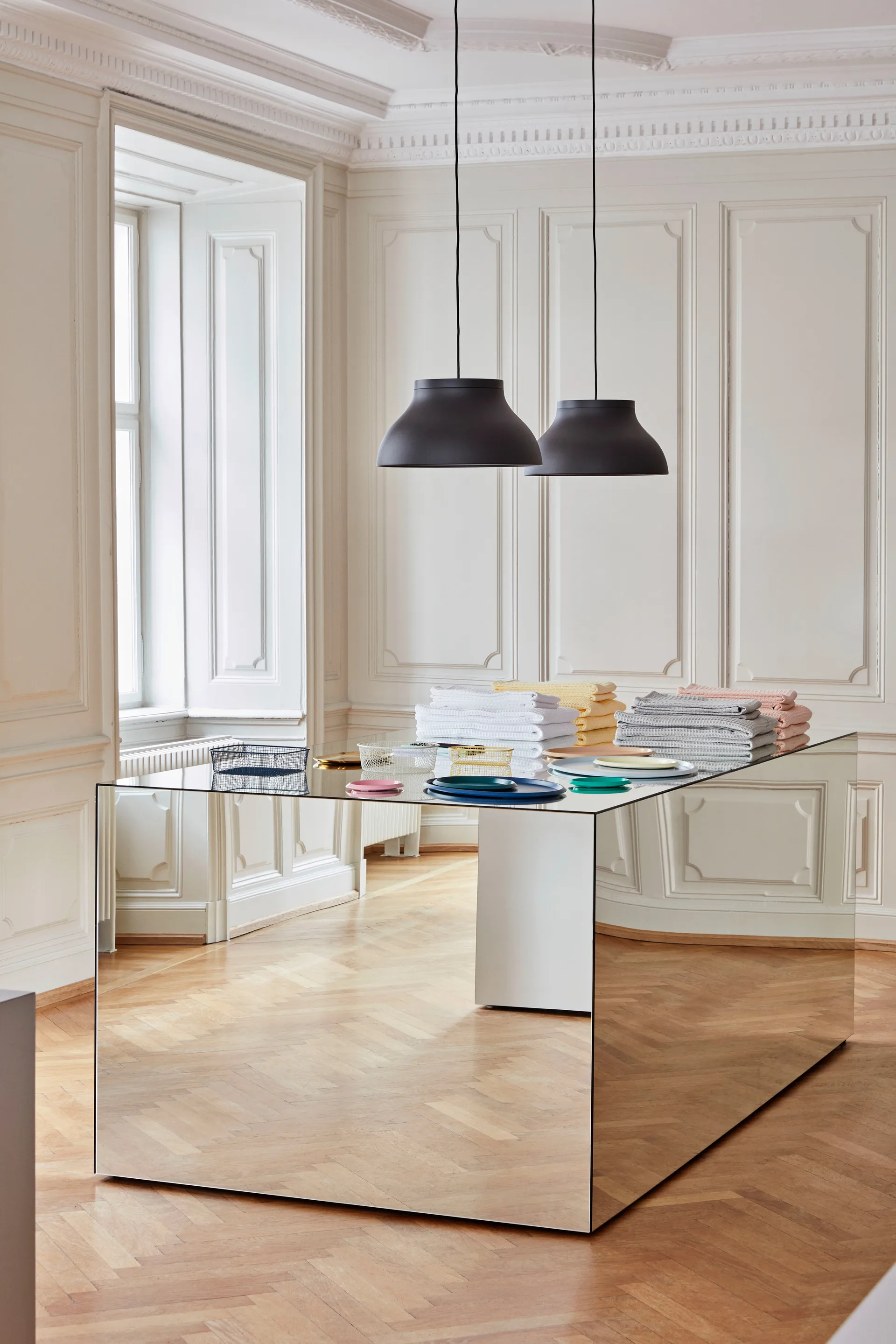 PC κρεμαστό φωτιστικό M Ø40 cm, Απαλό μαύρο HAY