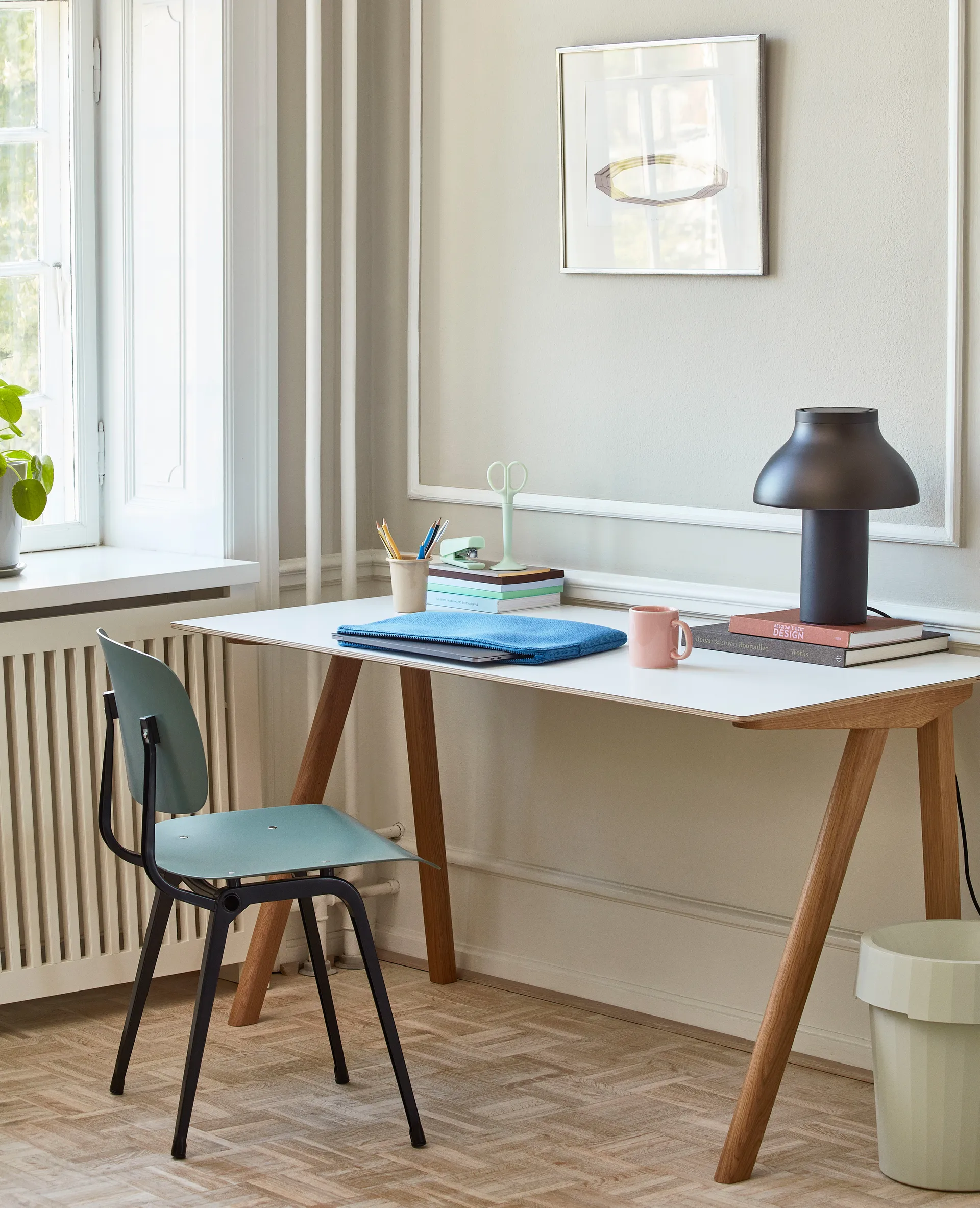 PC table επιτραπέζιο φωτιστικό S Ø25 cm, Απαλό μαύρο HAY