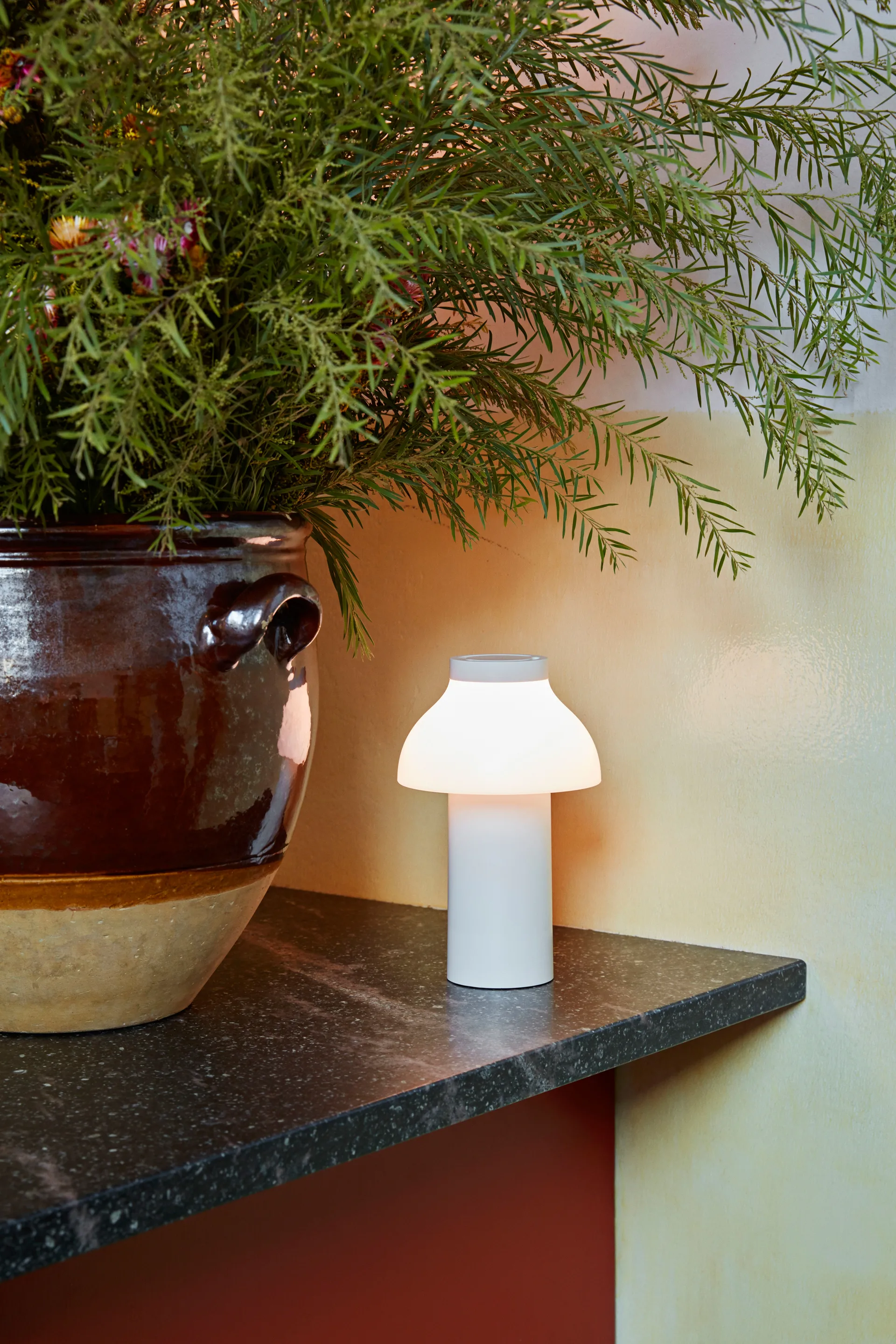 PC φορητό επιτραπέζιο φωτιστικό, Κρεμ λευκό HAY