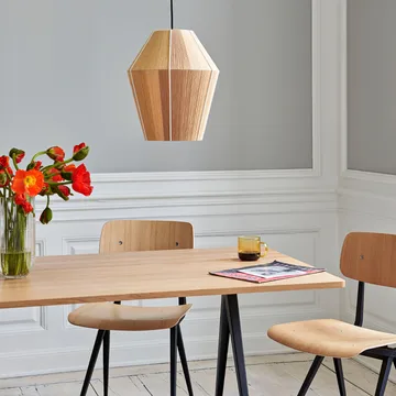 Pyramid 02 τραπεζαρία - Oak matt lacqured-190x85cm-μαύρη χαλύβδινη βάση - HAY