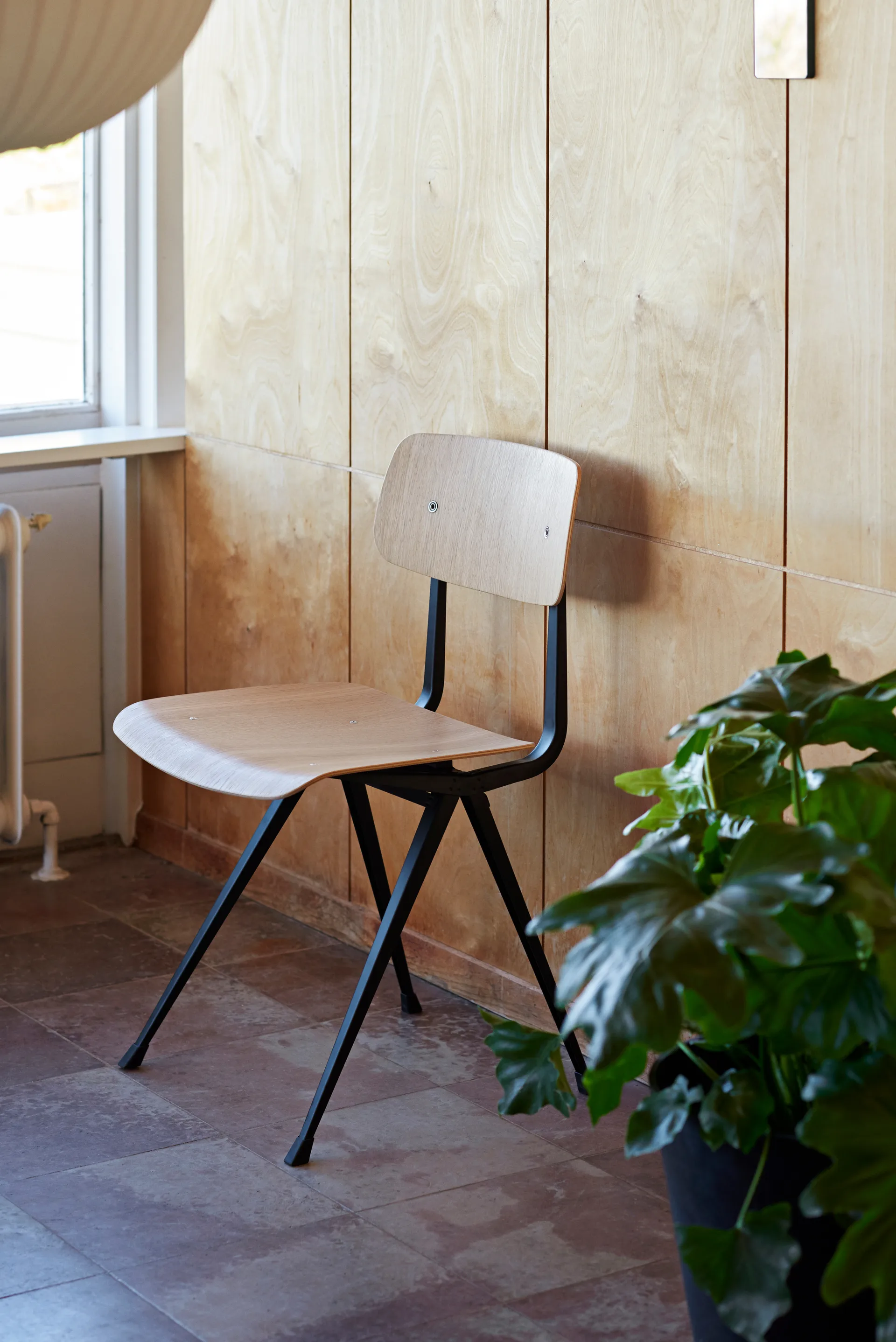 Result καρέκλα, Δρυς-μαύρη μεταλλική βάση HAY