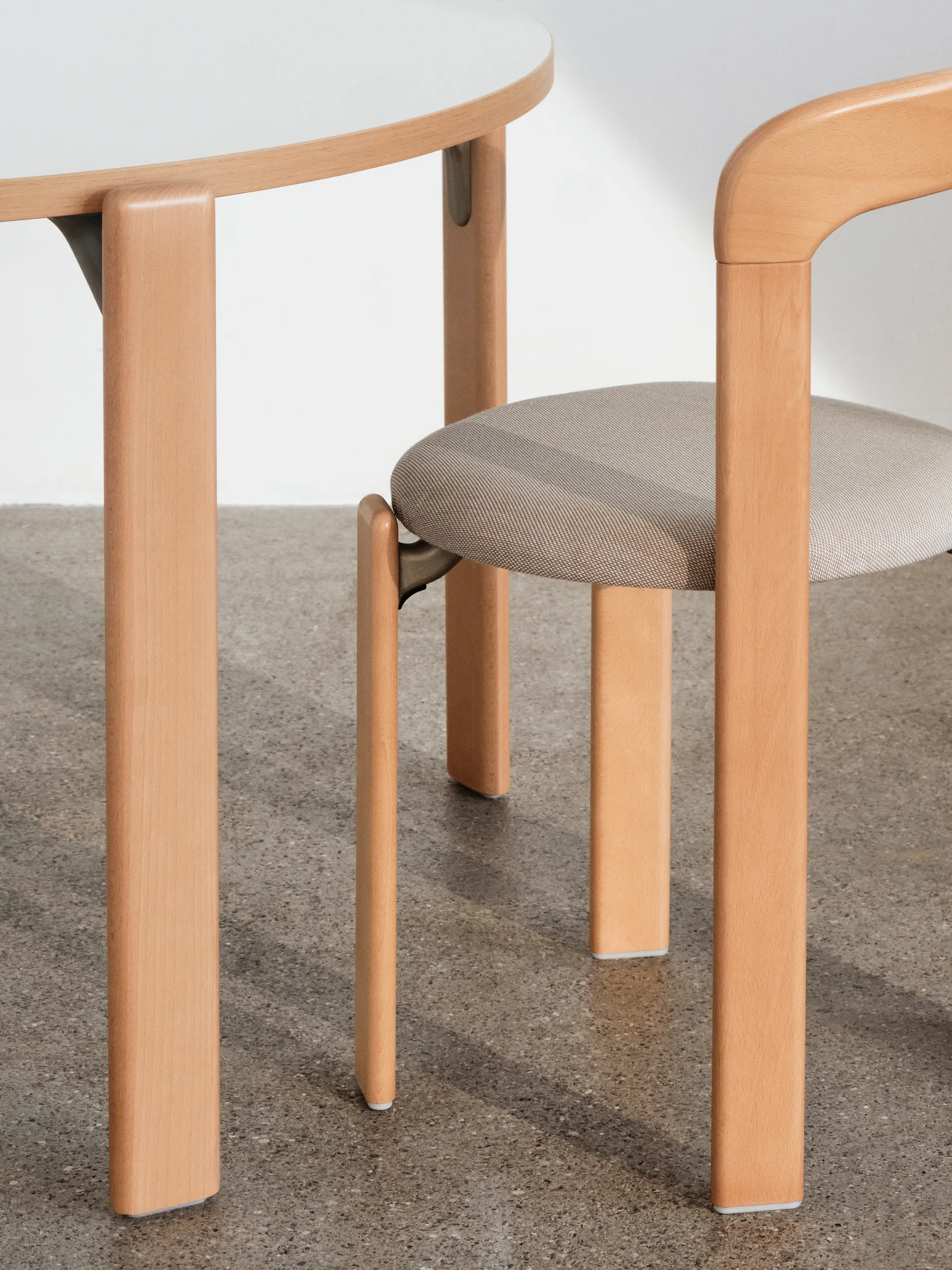 Καρέκλα Rey με ταπετσαρία, ύφασμα Steelcut Trio 213 golden HAY