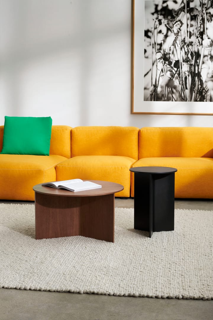 Slit τραπεζάκι σαλονιού Ø65 cm, Lacquered walnut HAY