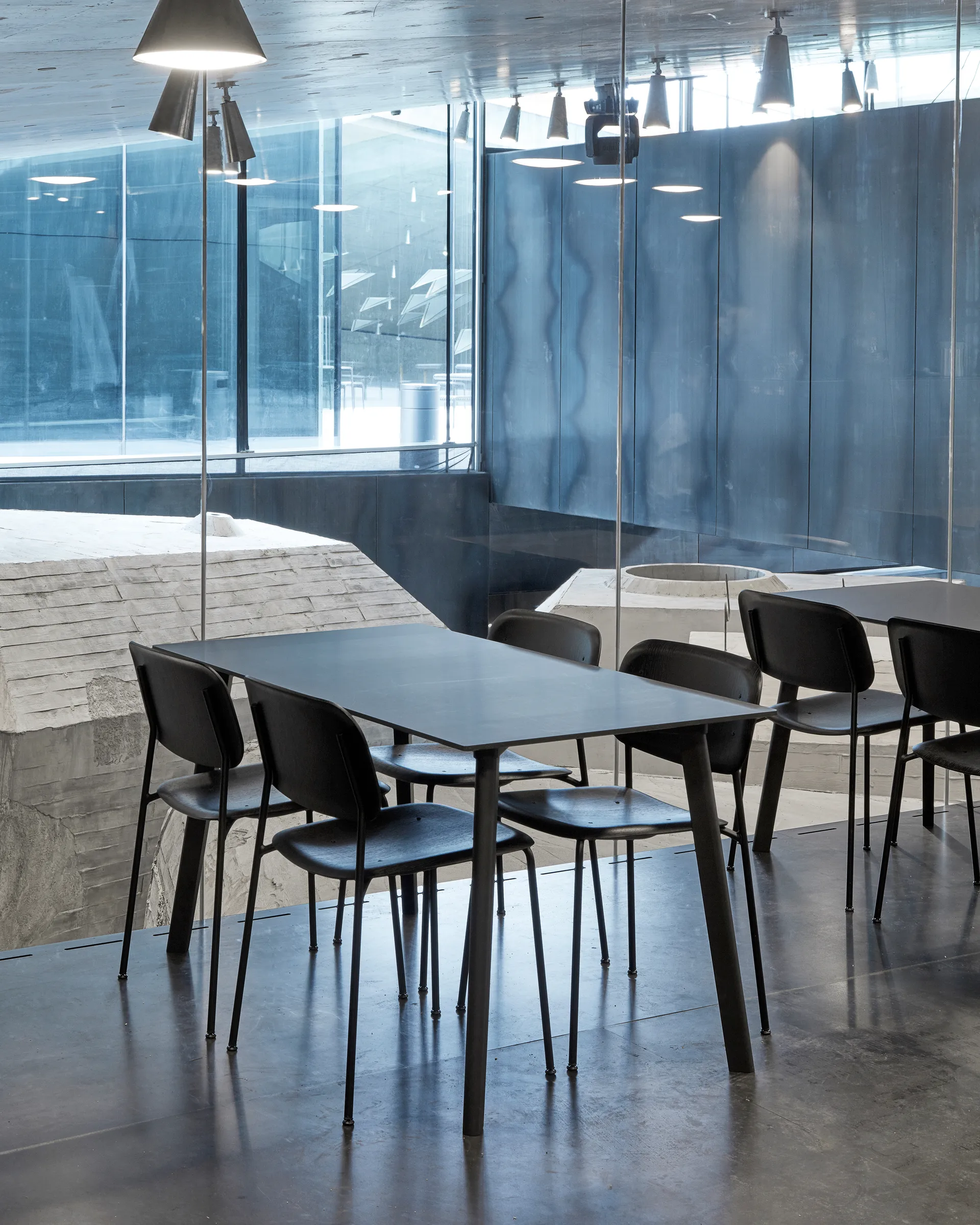 Soft Edge 40 καρέκλα, Soft black, μαύρη μεταλλική βάση HAY