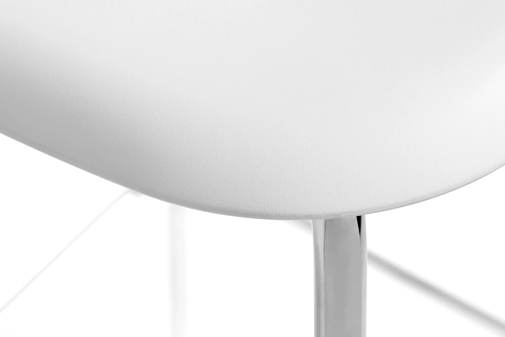 Soft Edge 85 Low σκαμπό μπαρ, Λευκό, χρωμέ μεταλλική βάση από ατσάλι HAY