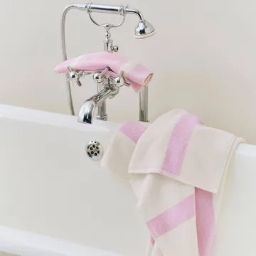 Stripe πετσέτα - Cool pink, 70x140 cm - HAY
