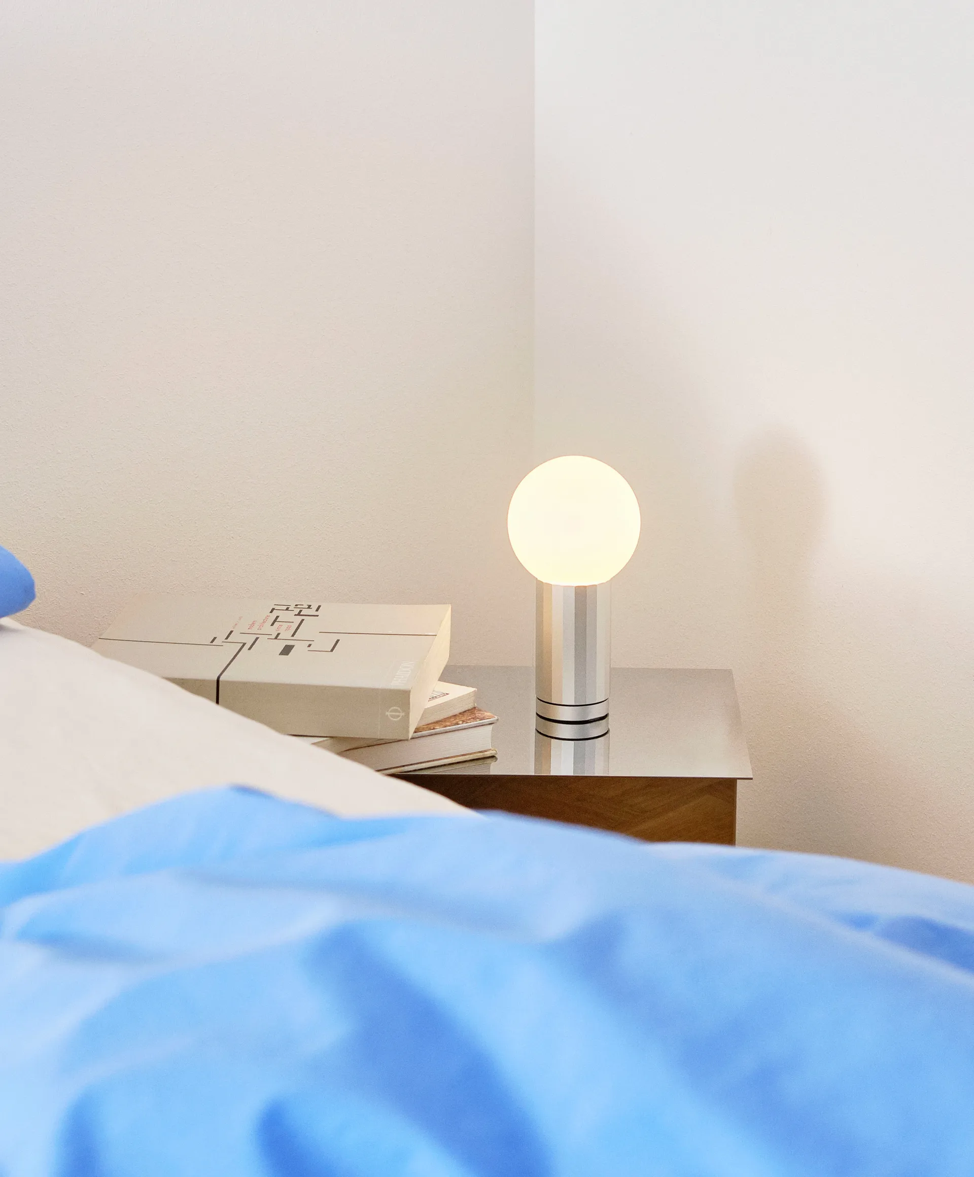 Turn On επιτραπέζιο φωτιστικό, Αλουμίνιο HAY