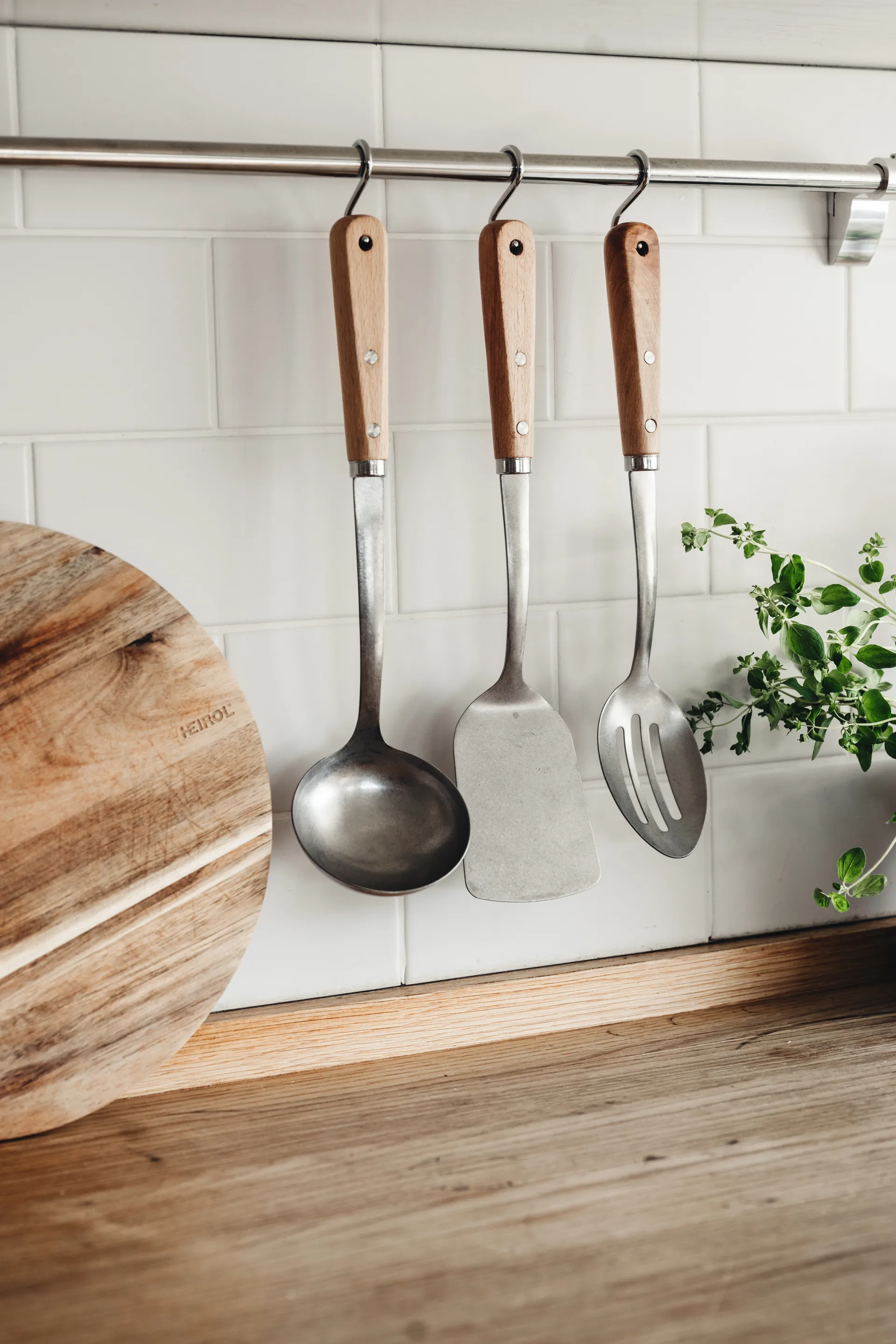 Κουτάλα από ανοξειδωτο ατσάλι 29.8 cm, Οξιά Heirol