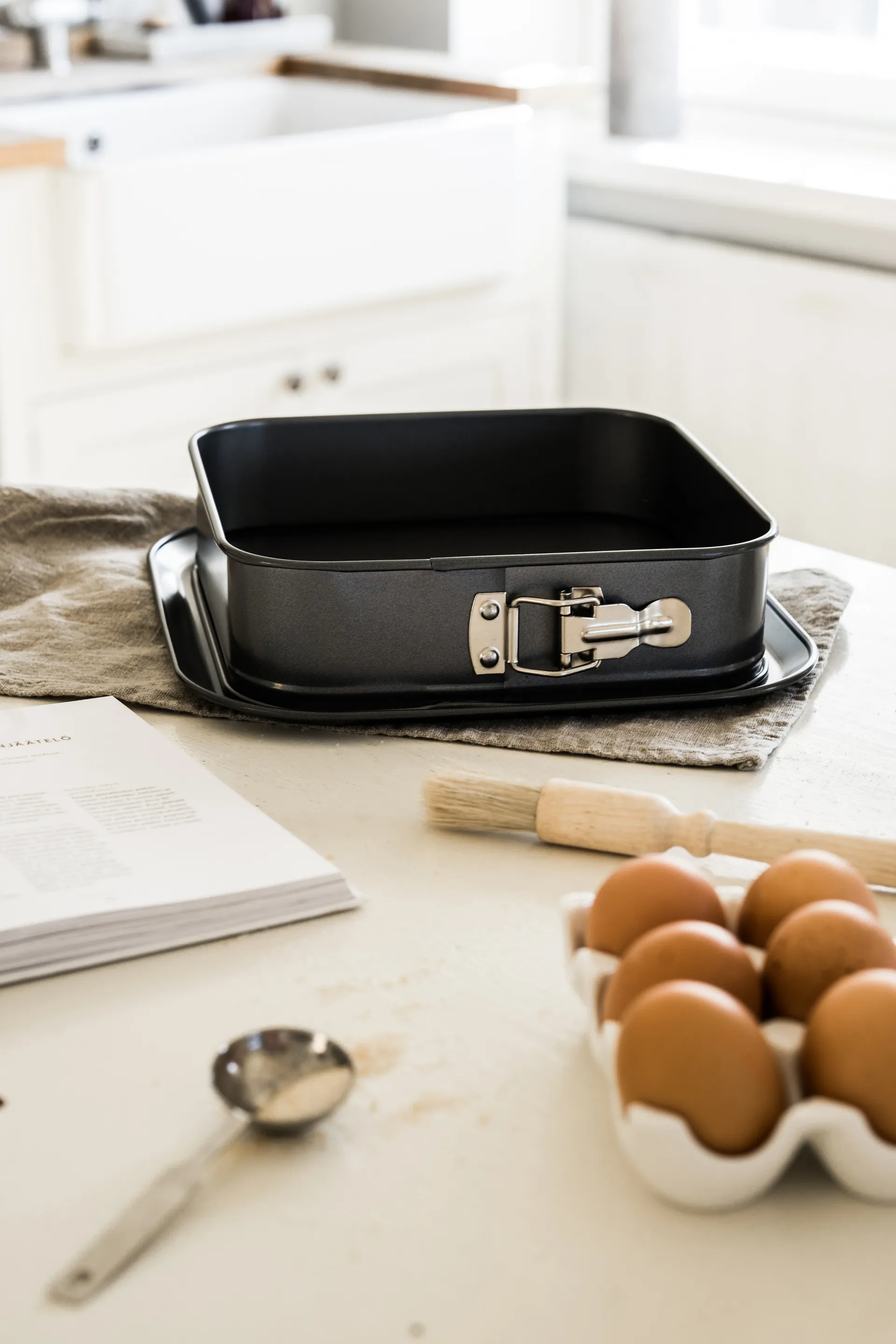 Heirol square φόρμα με πολύ πλατιά βάση, 24x24 cm Heirol