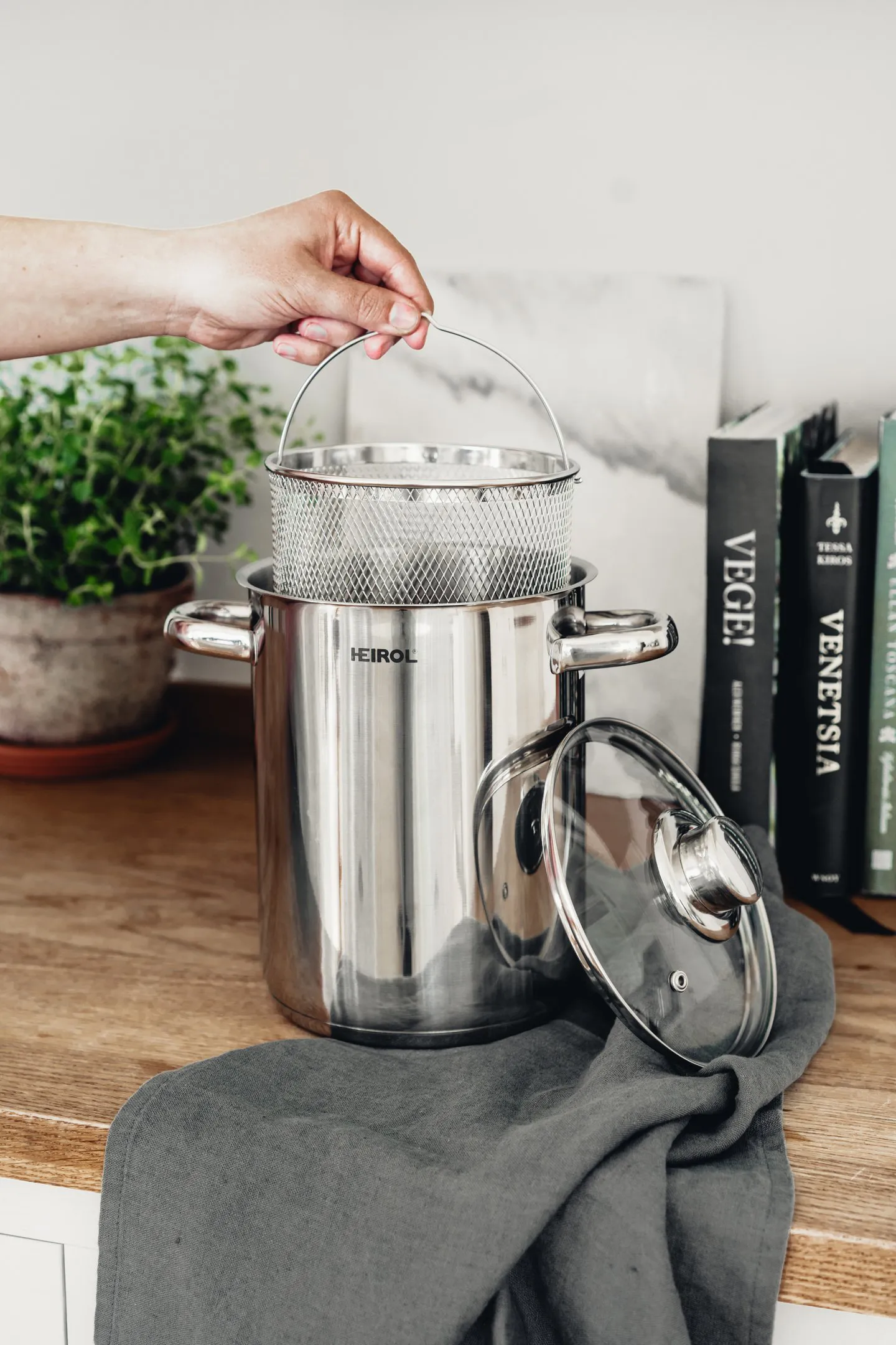 Heirol Steely κατσαρόλα για σπαράγγια με ένθετο, 4 λίτρα Heirol