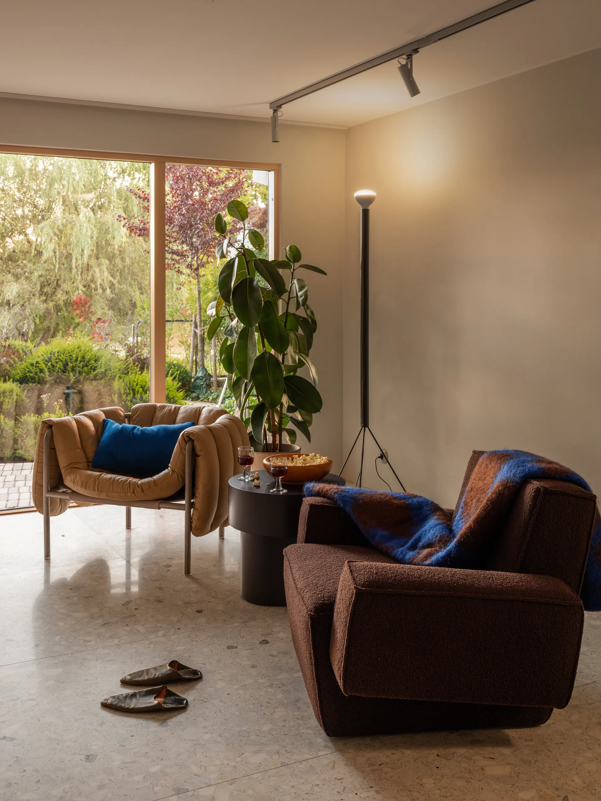 Hunk lounge πολυθρόνα με μπράτσα, Chocolate Hem