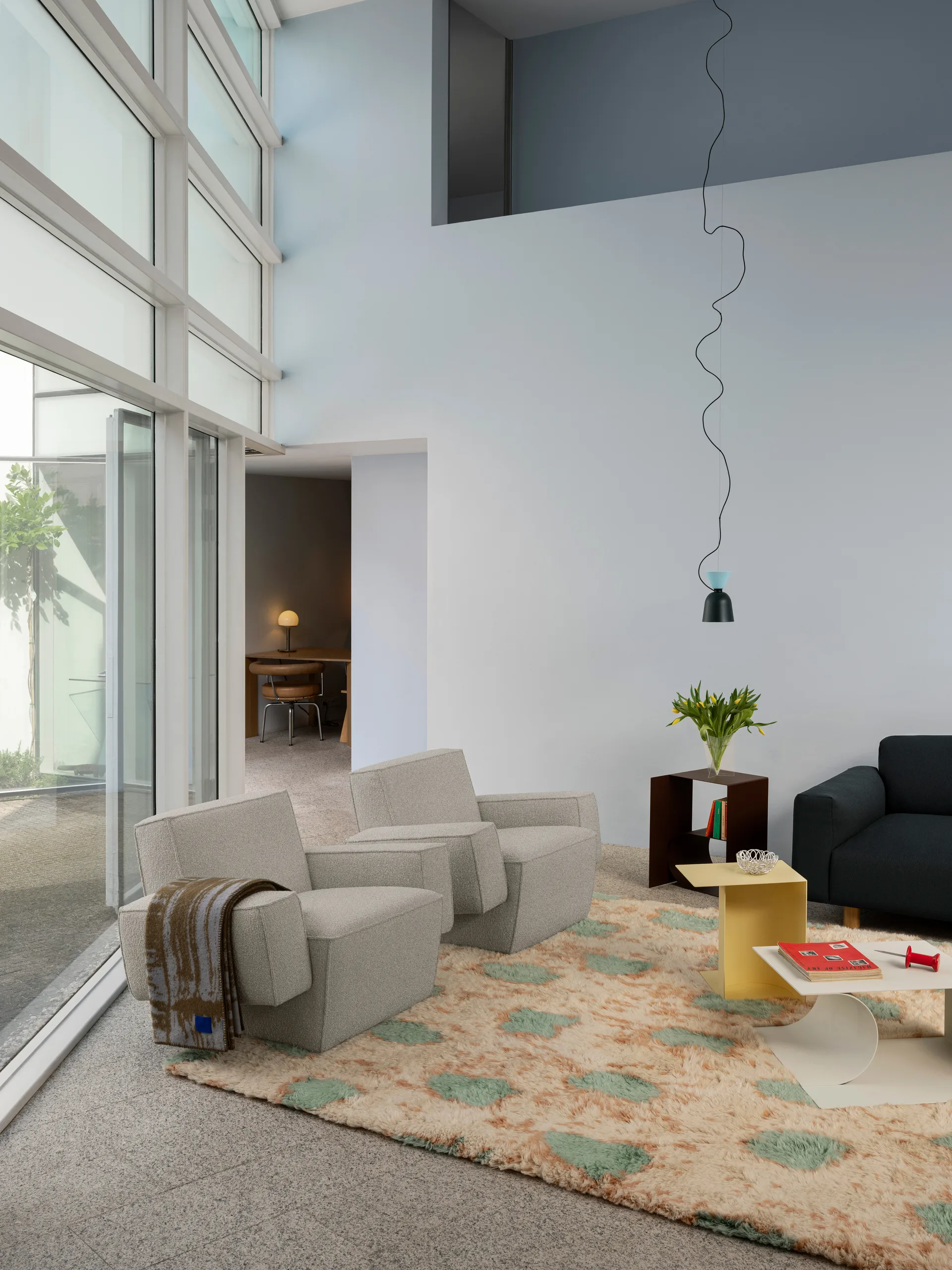 Hunk lounge πολυθρόνα με μπράτσα, Swan Hem