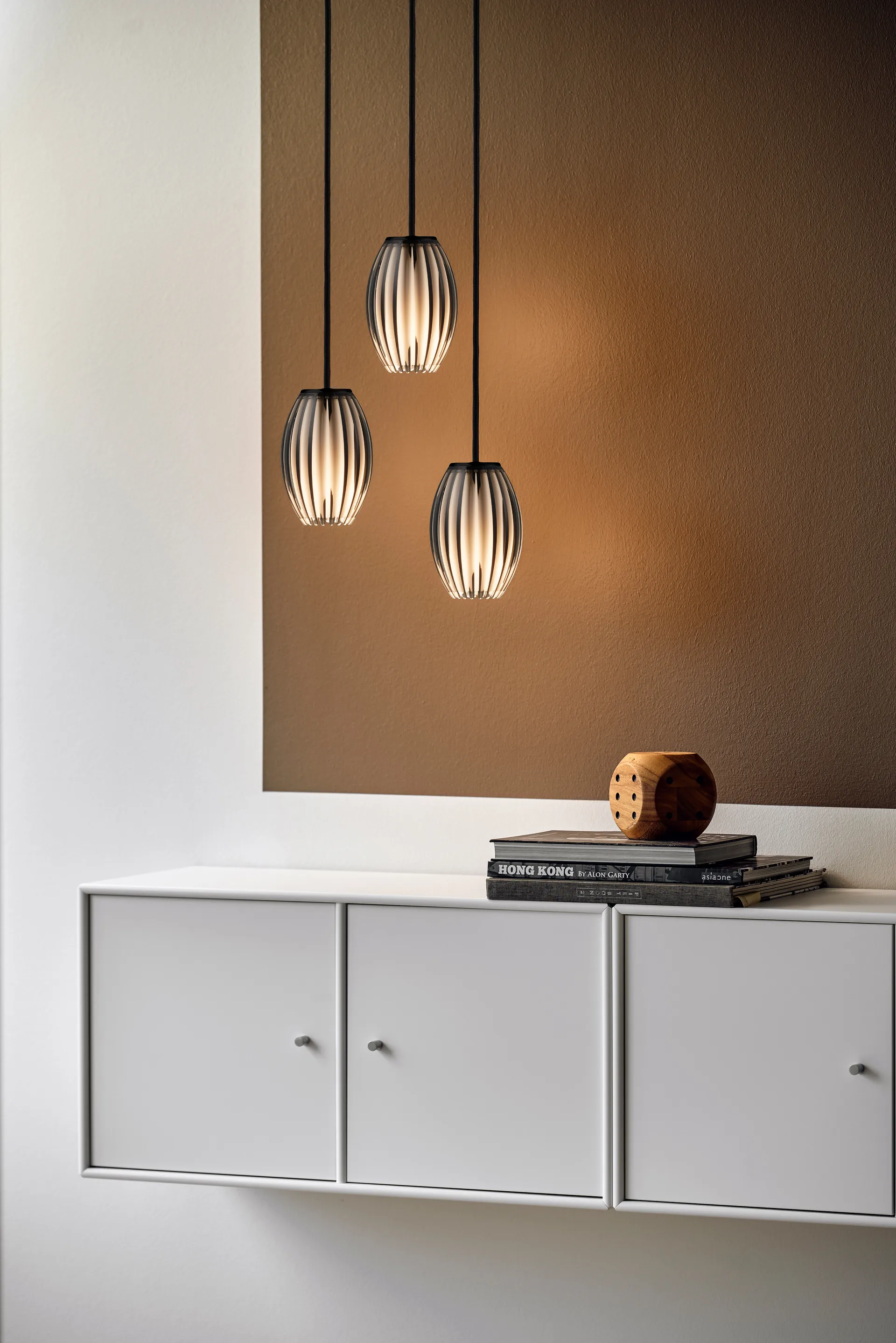 Κρεμαστό φωτιστικό Tentacle, Μαύρο-φιμέ Herstal