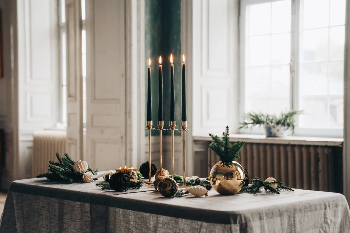 Alto κηροπήγιο, Μασίφ ορείχαλκος Hilke Collection