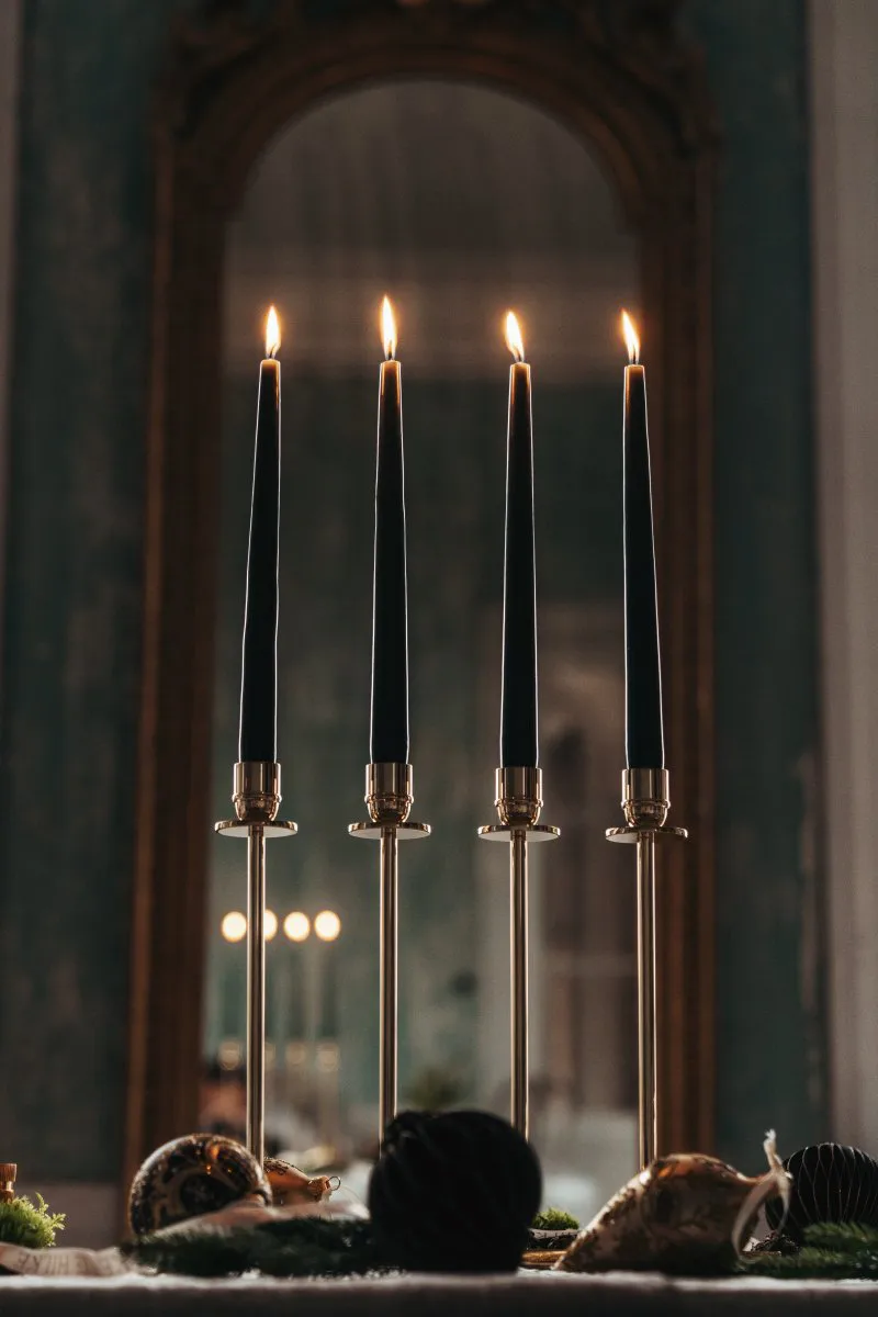 Alto κηροπήγιο, Μασίφ ορείχαλκος Hilke Collection